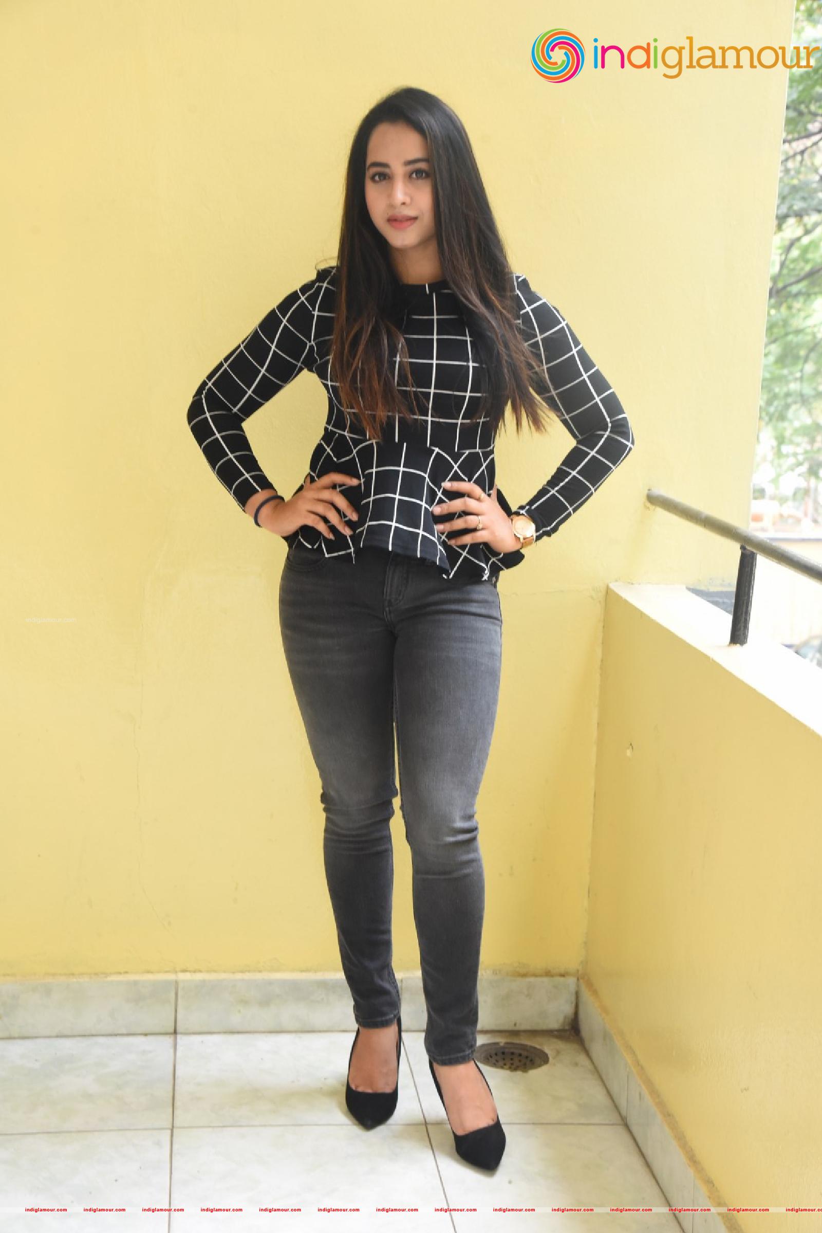 Swathi Deekshith Actress hd photo