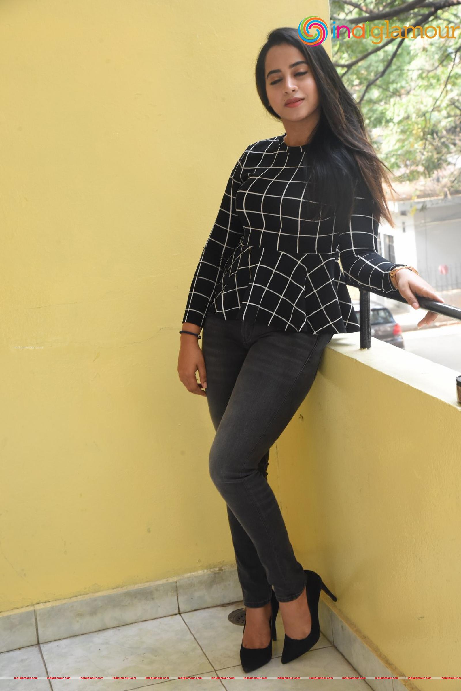 Swathi Deekshith Actress hd photo