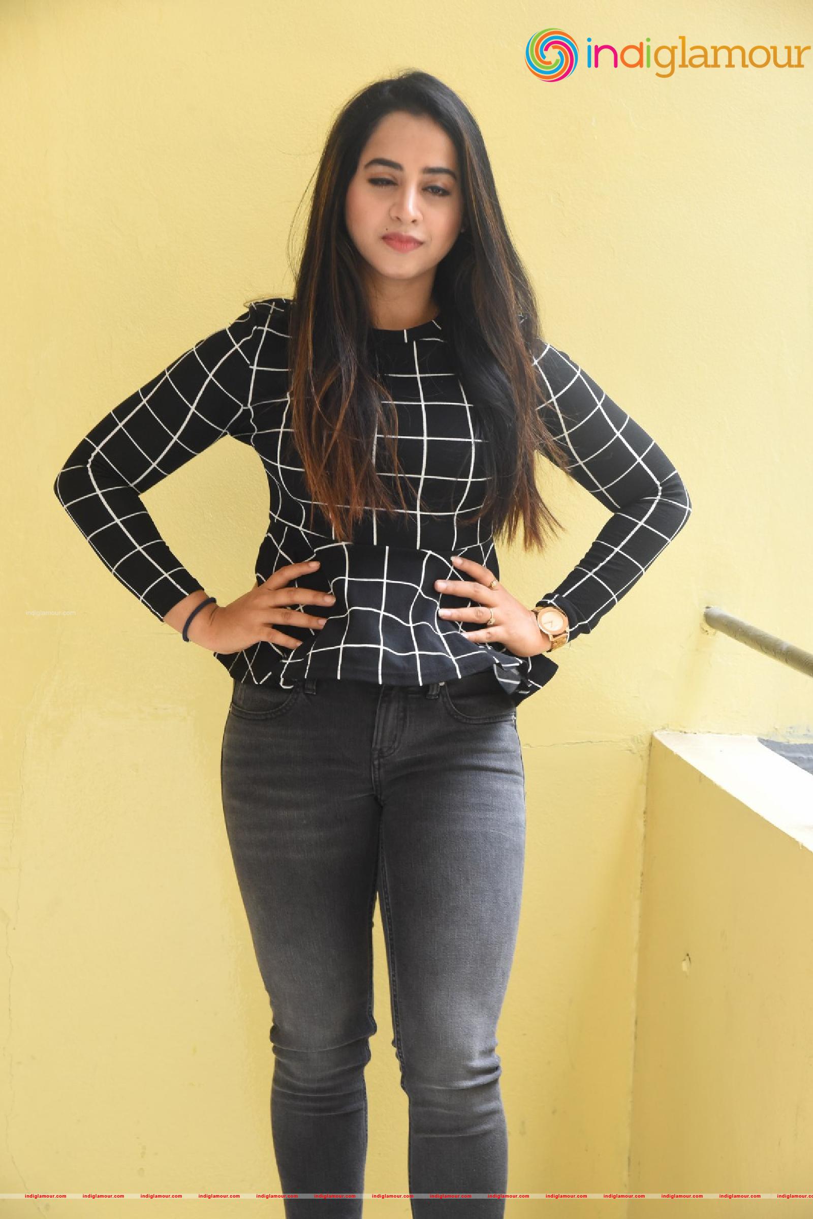 Swathi Deekshith Actress hd photo