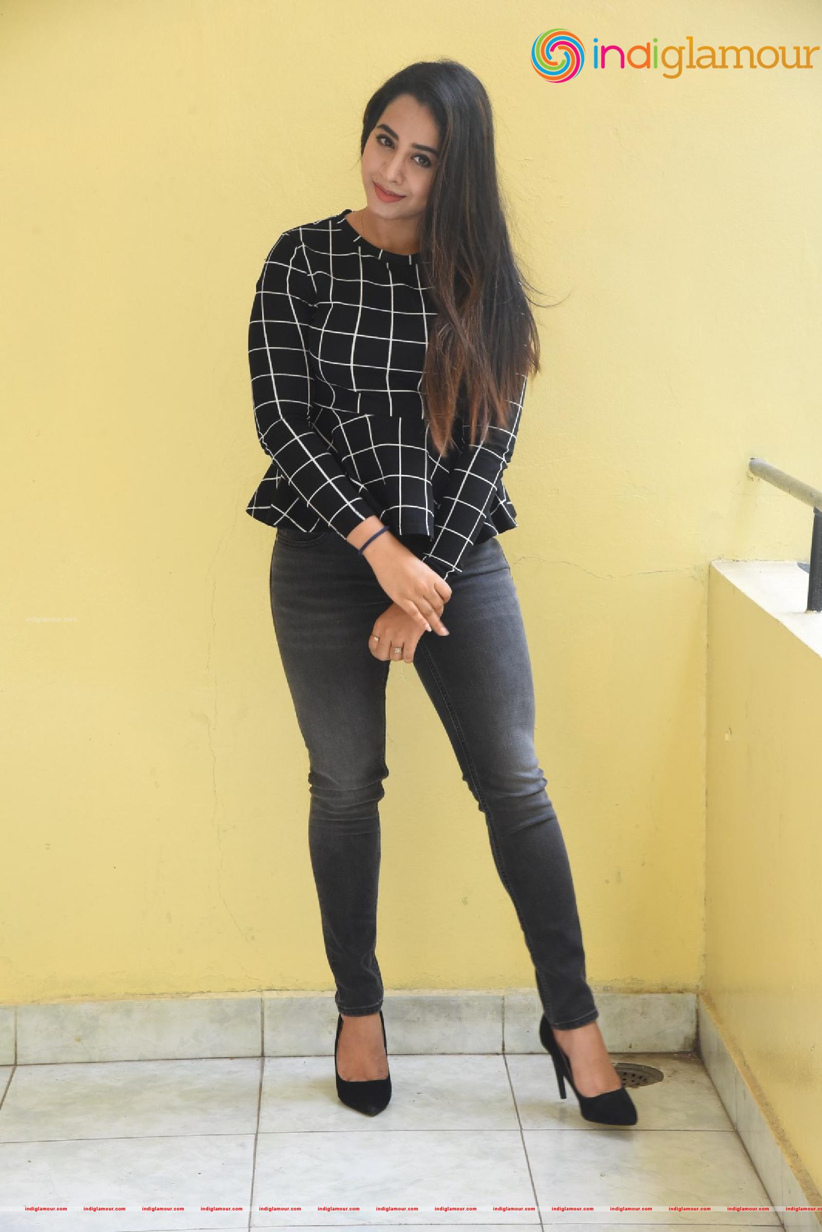 Swathi Deekshith Actress hd photo