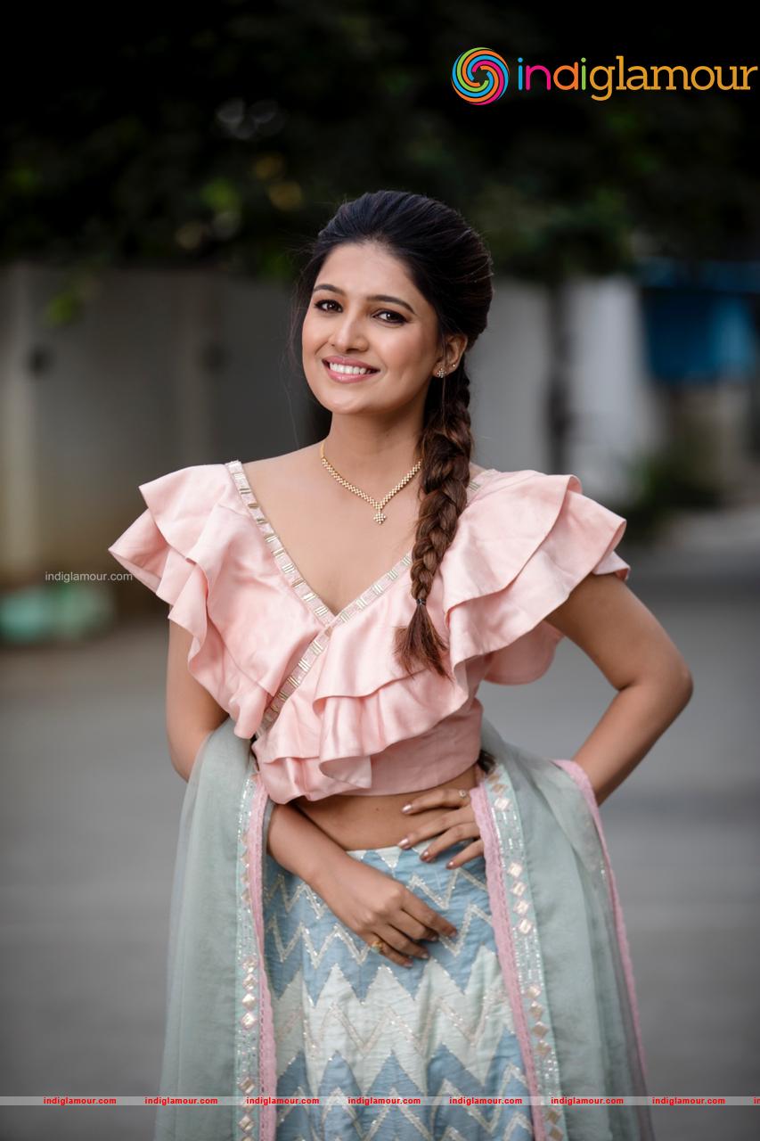 Vani Bhojan Actress hd photo