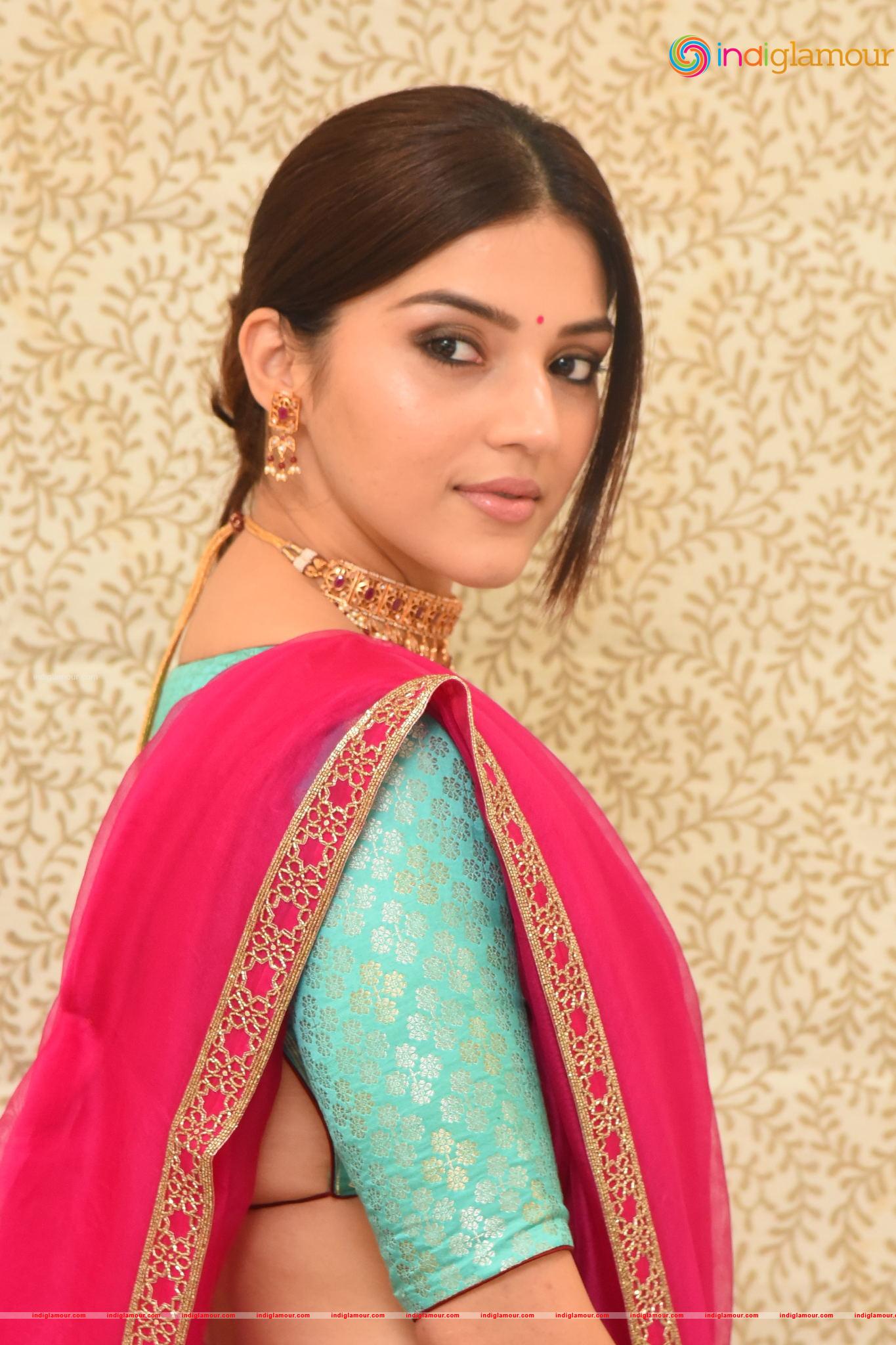 Mehreen Kaur Pirzada Actress hd photo