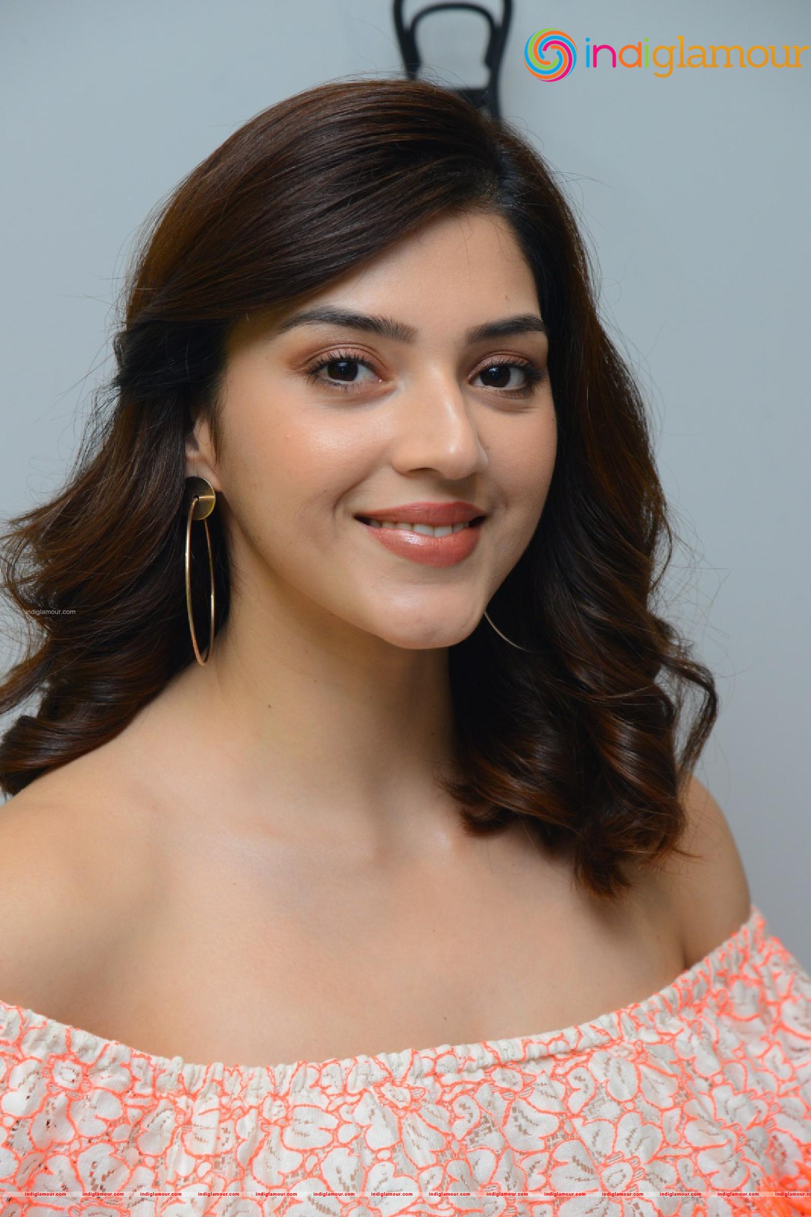 Mehreen Kaur Pirzada Actress hd photo