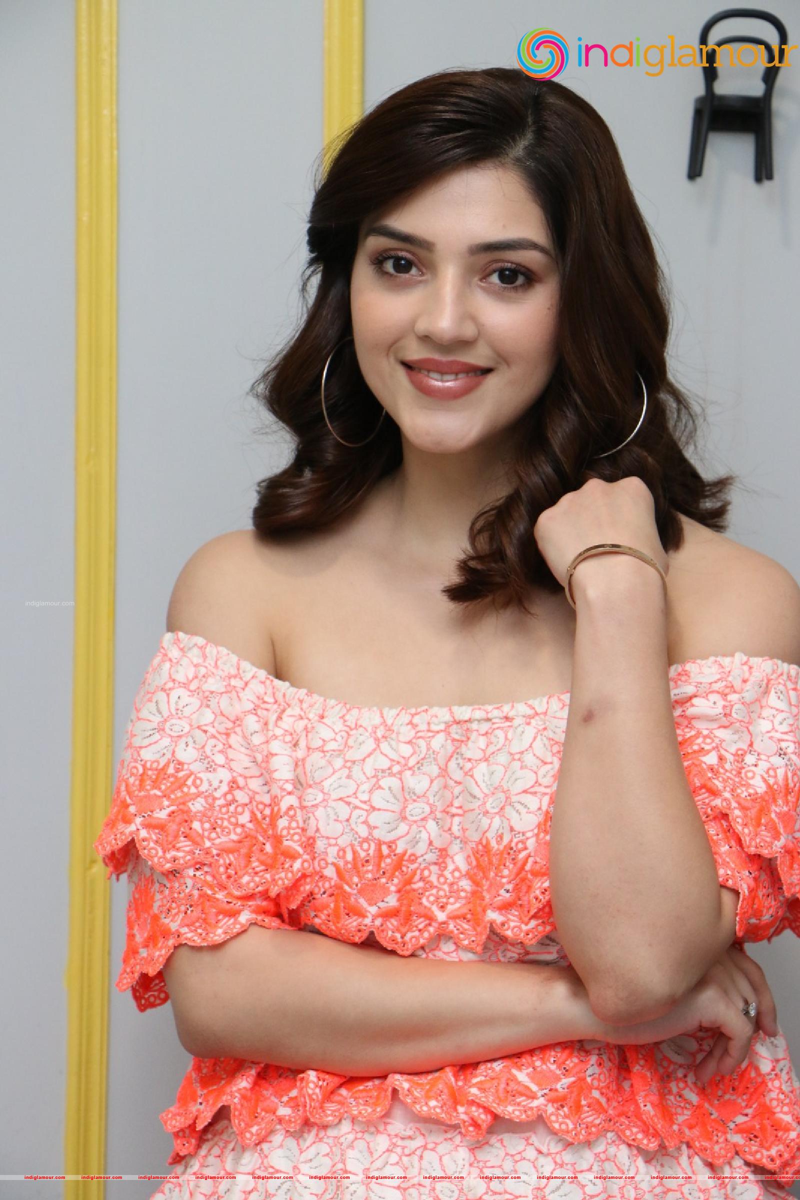 Mehreen Kaur Pirzada Actress hd photo