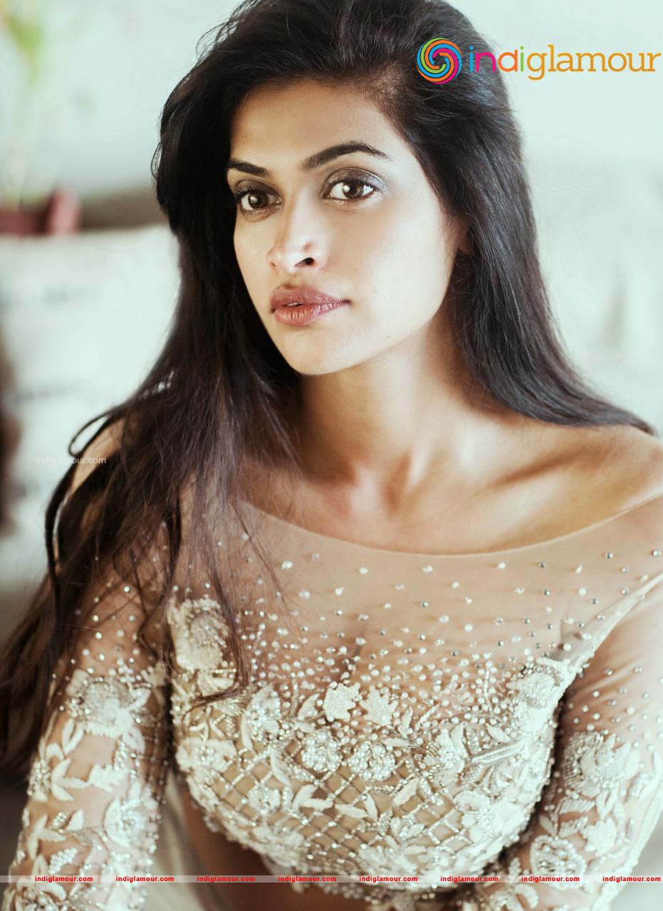 Salony Luthra Actress hd photo