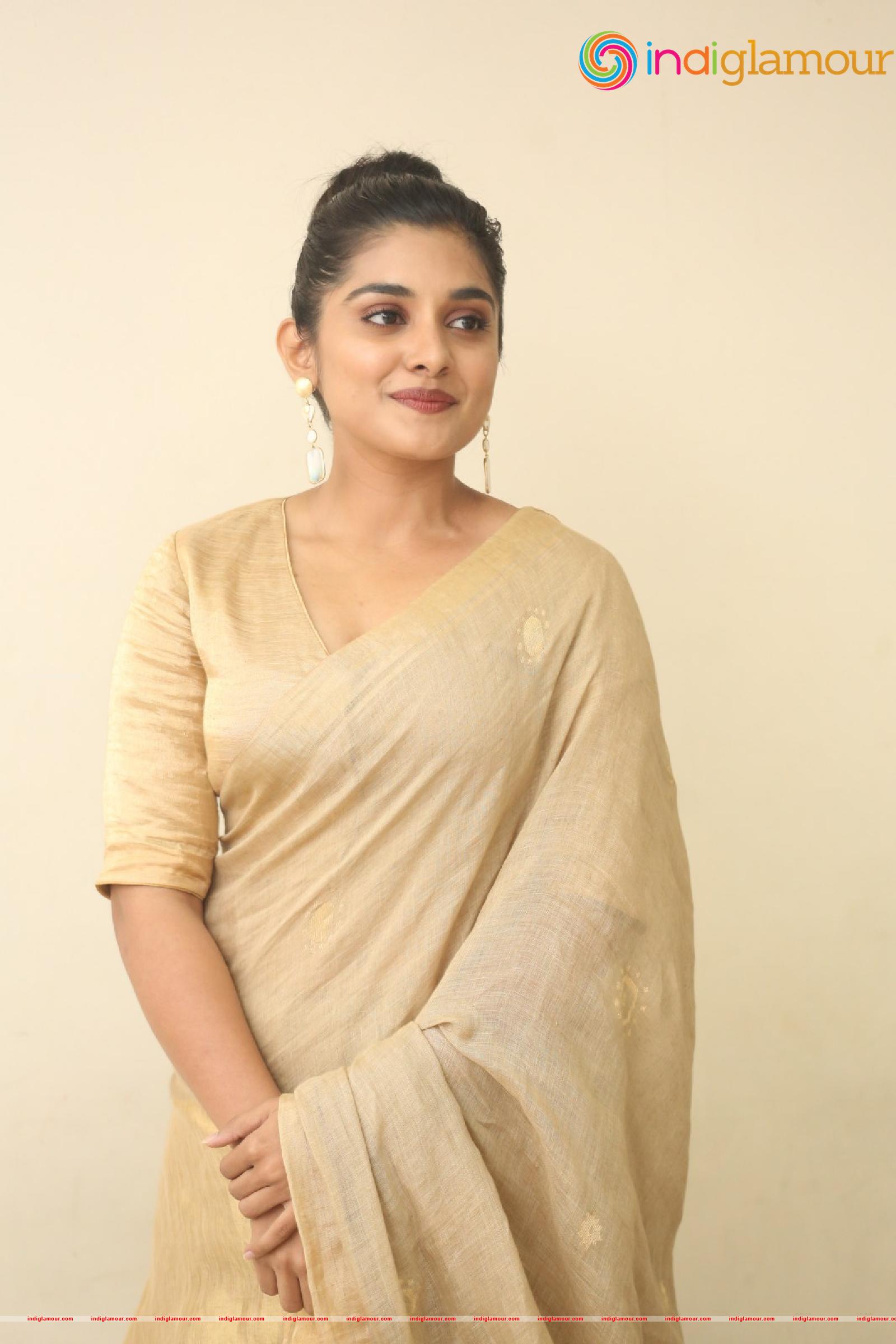 Nivetha Thomas Actress hd photo