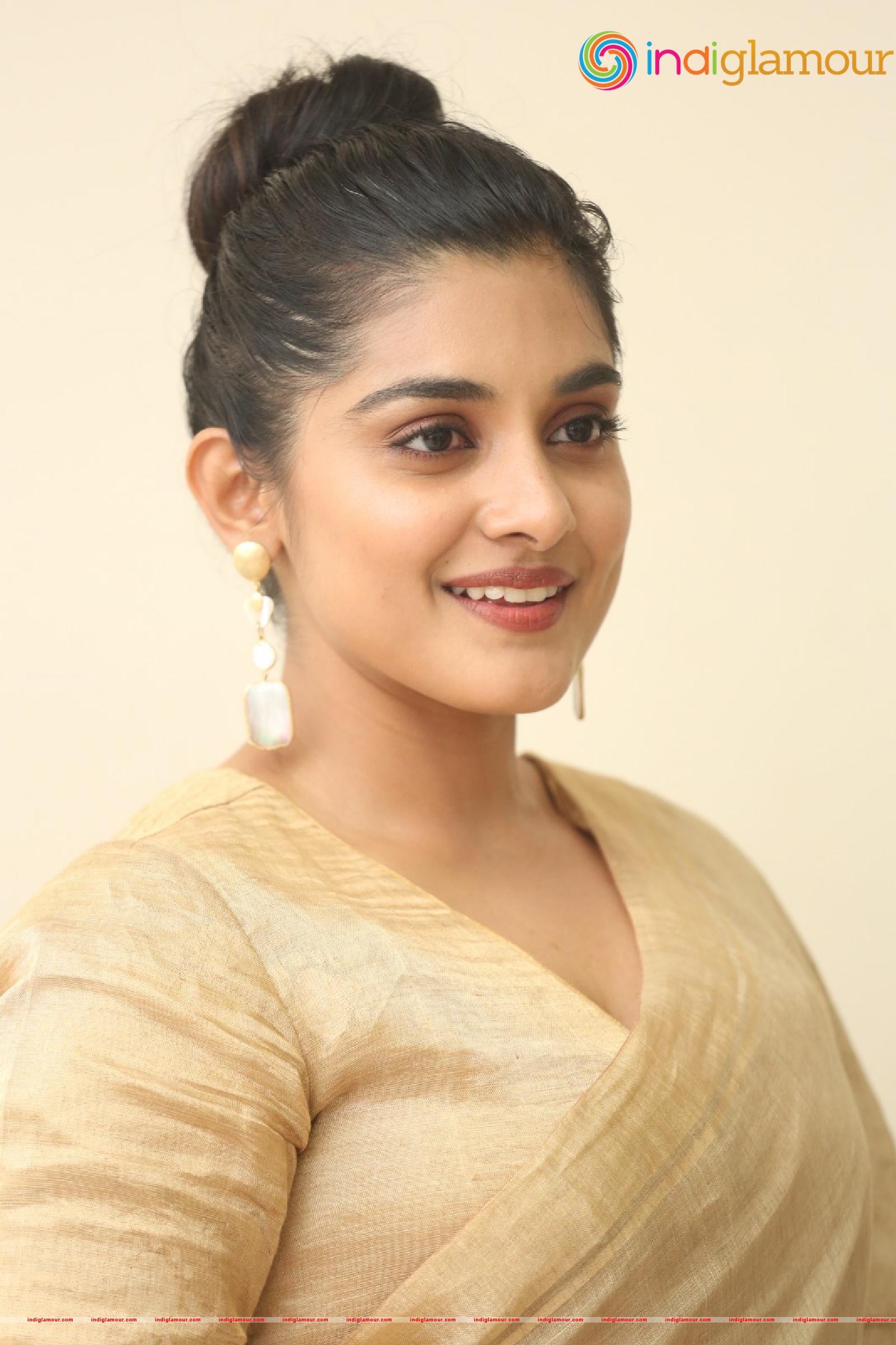 Nivetha Thomas Actress hd photo