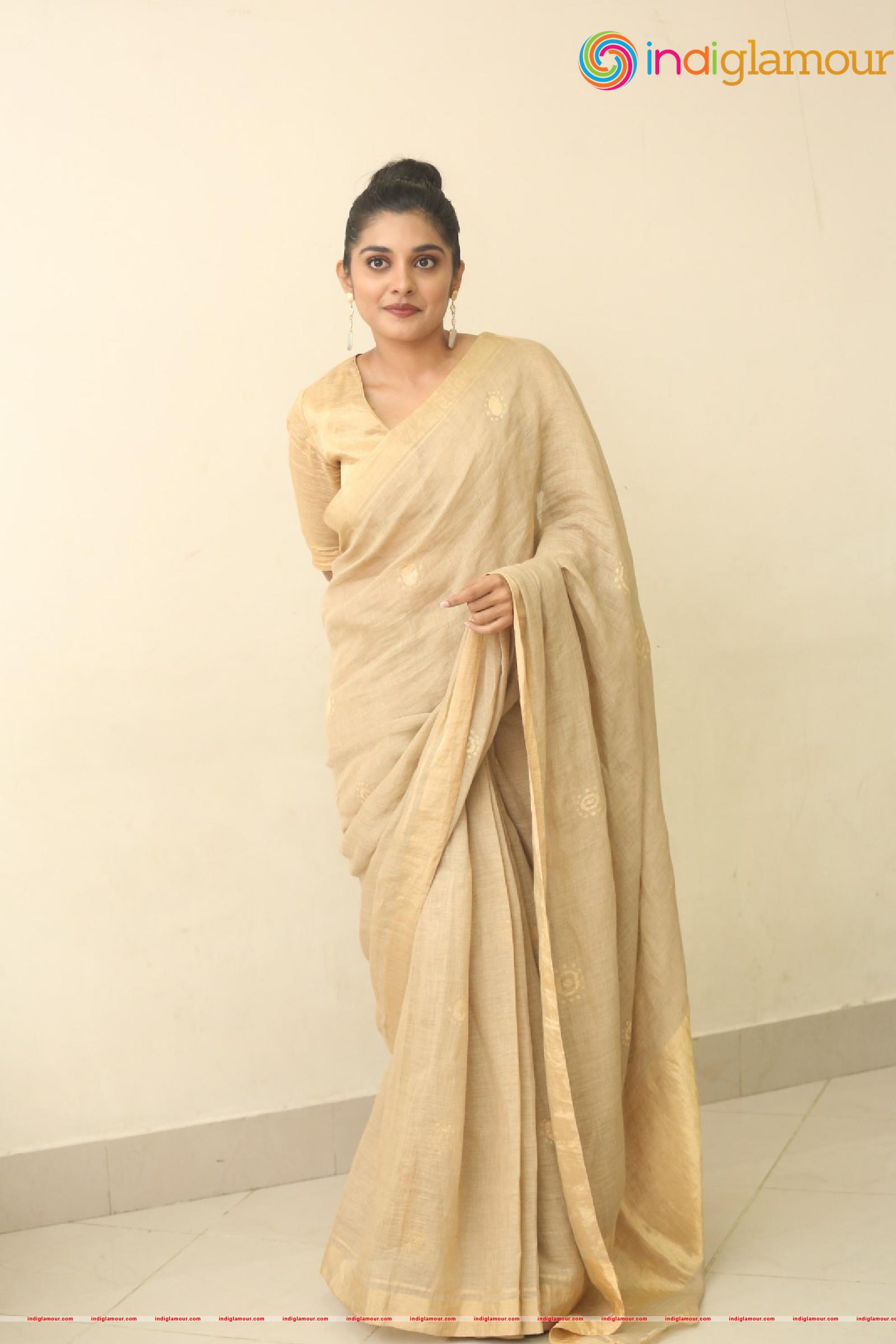 Nivetha Thomas Actress hd photo
