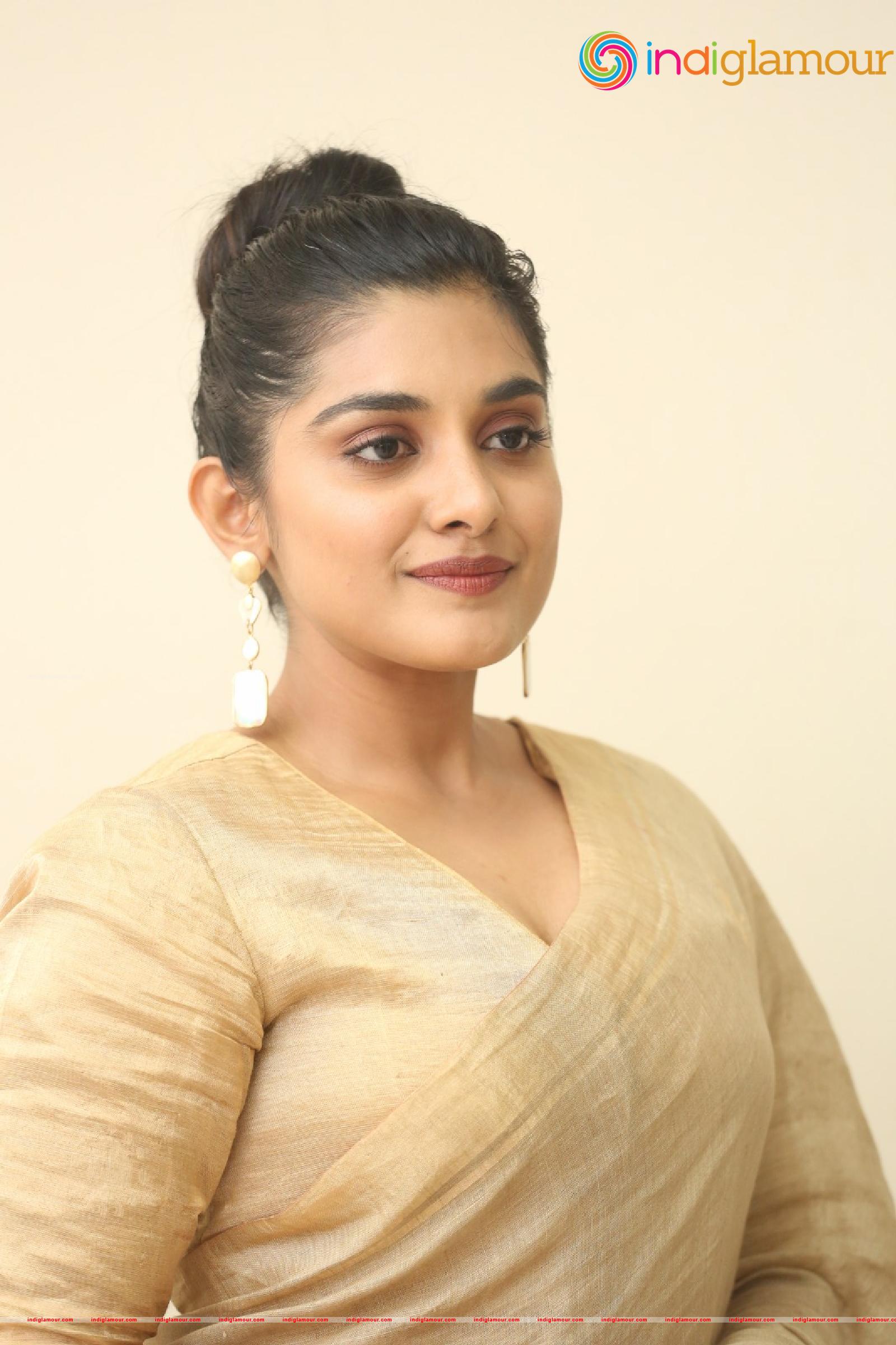 Nivetha Thomas Actress hd photo