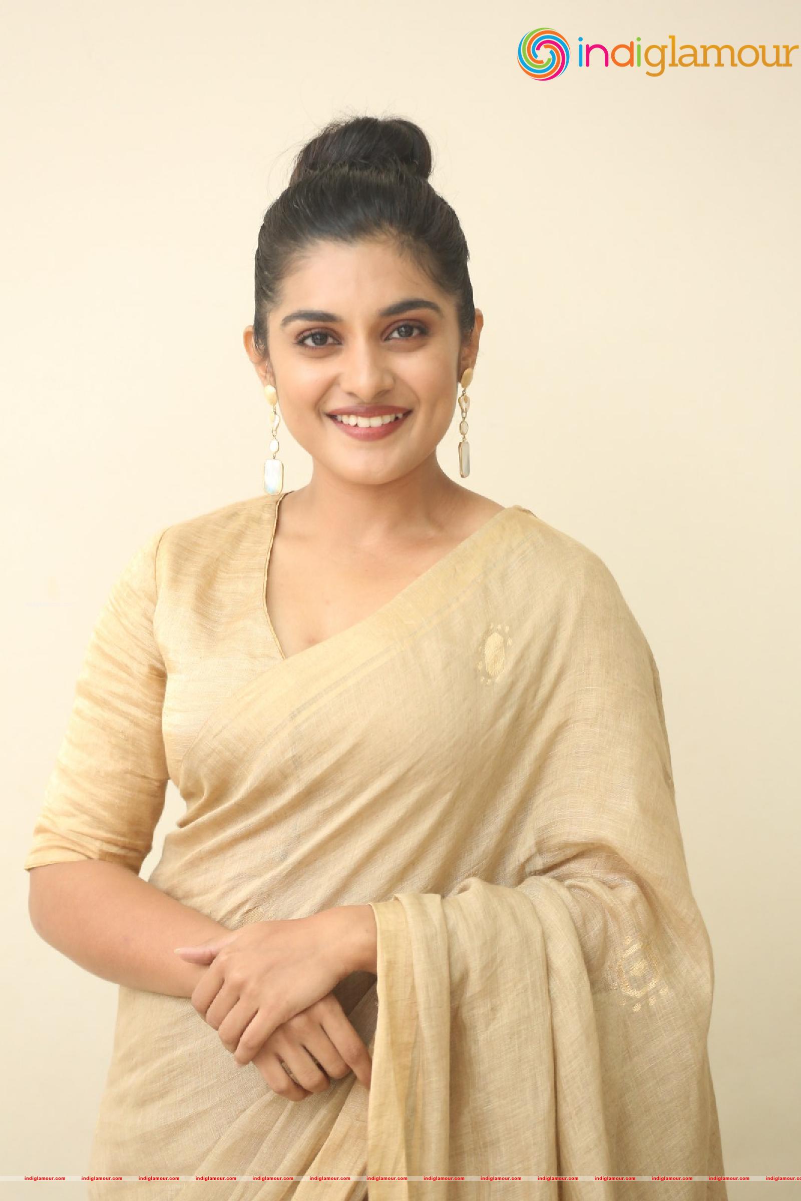 Nivetha Thomas Actress hd photo