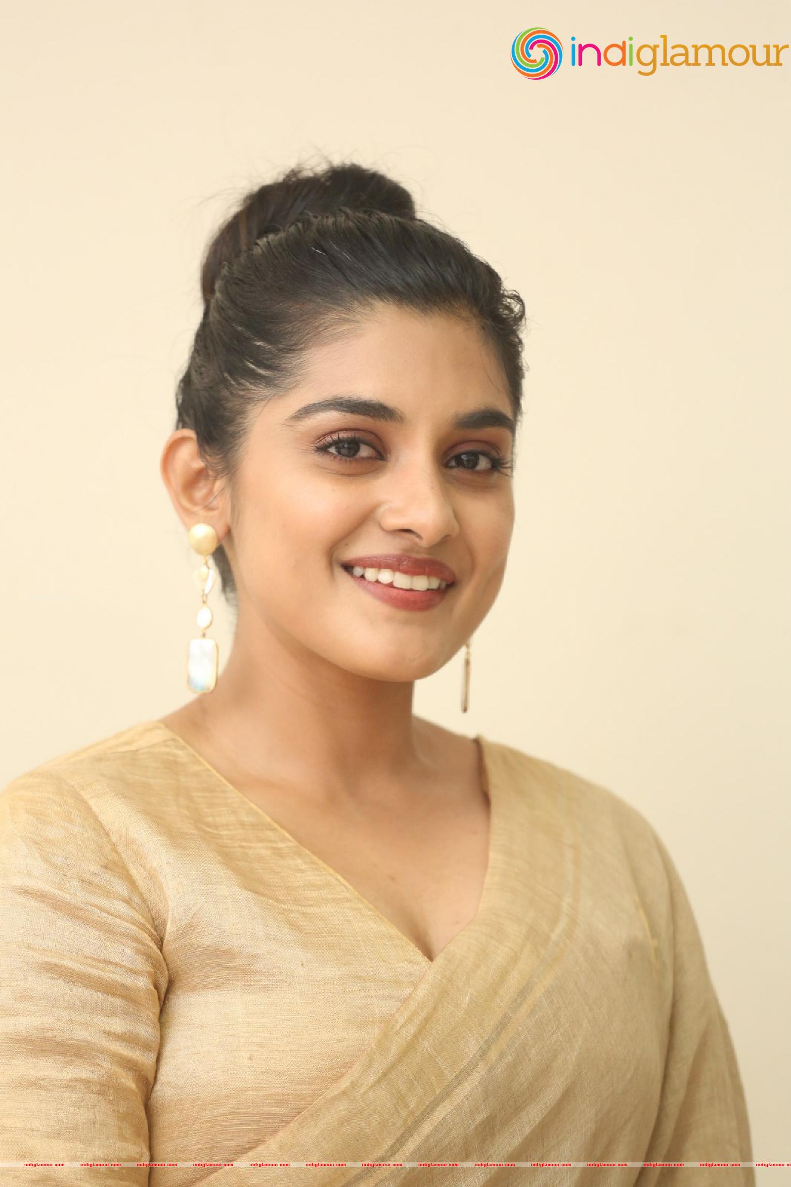 Nivetha Thomas Actress hd photo