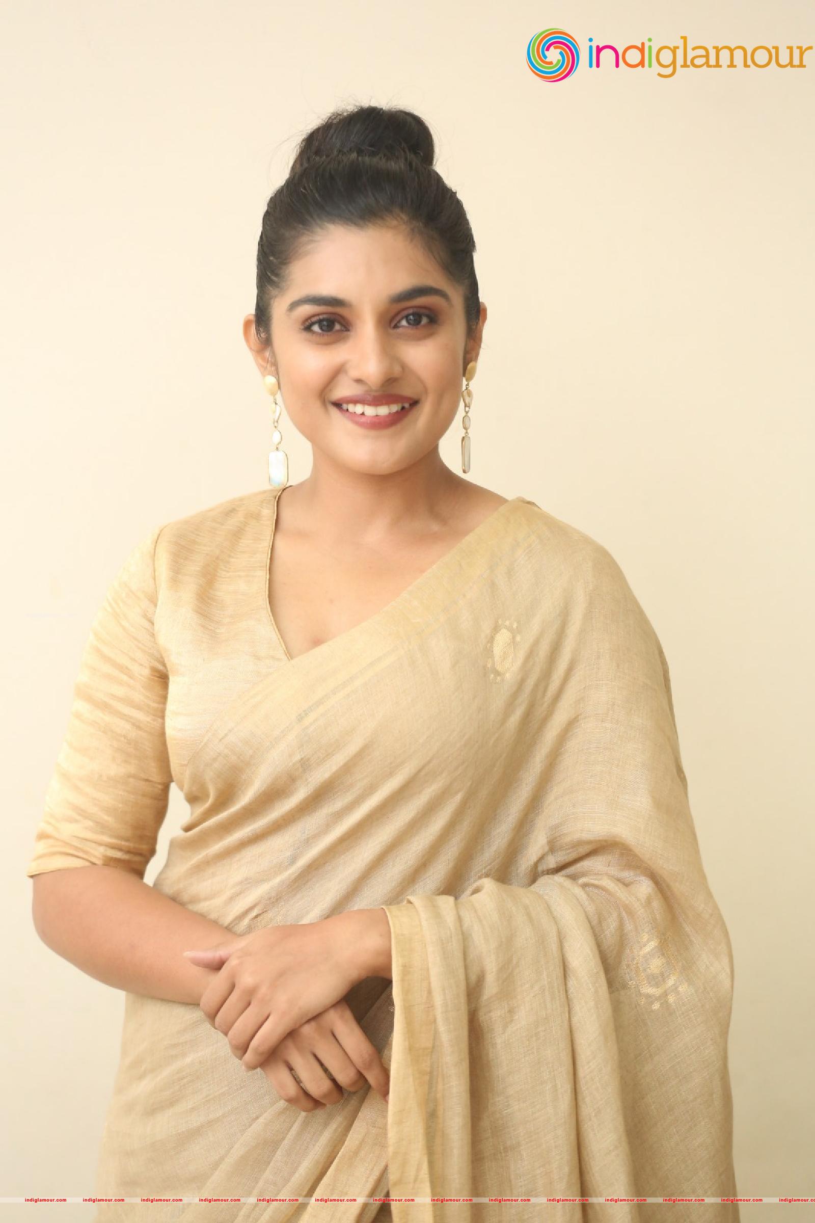 Nivetha Thomas Actress hd photo