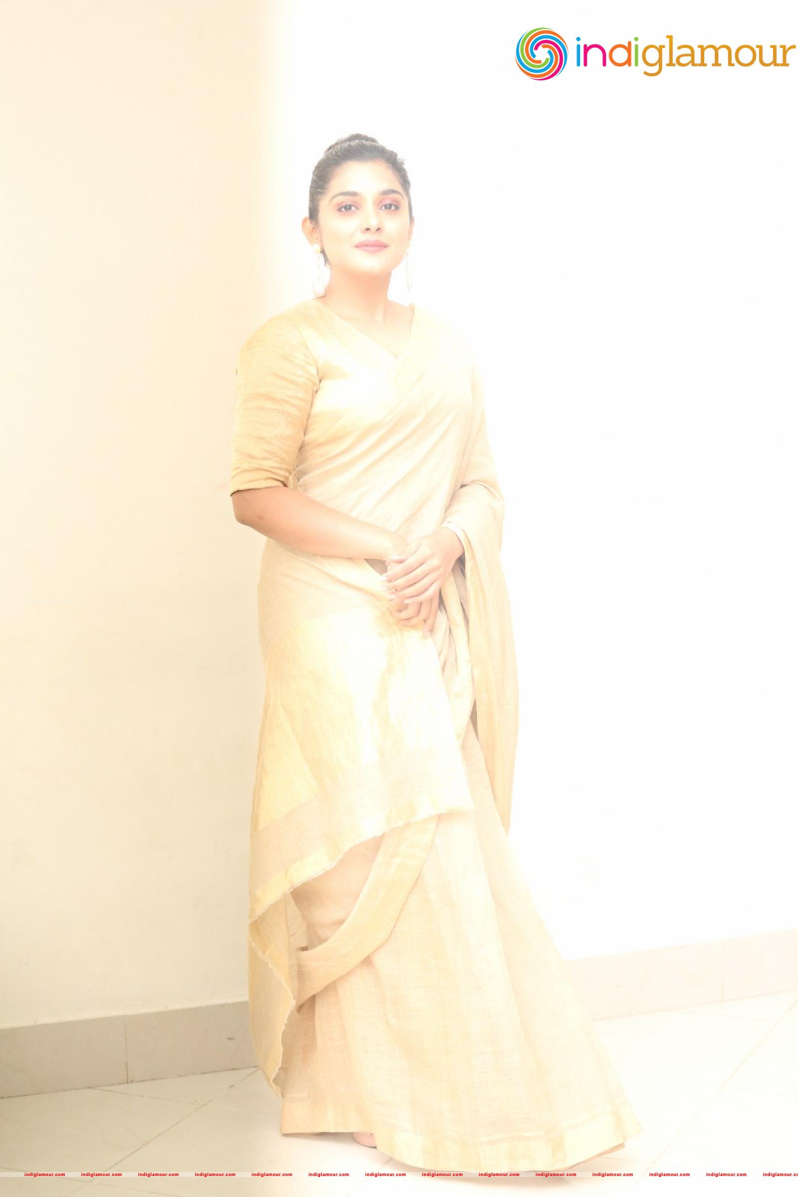 Nivetha Thomas Actress hd photo
