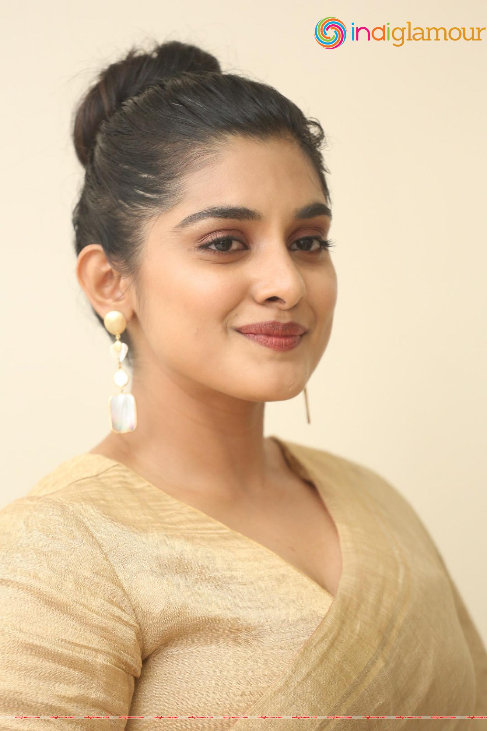 Nivetha Thomas Actress hd photo