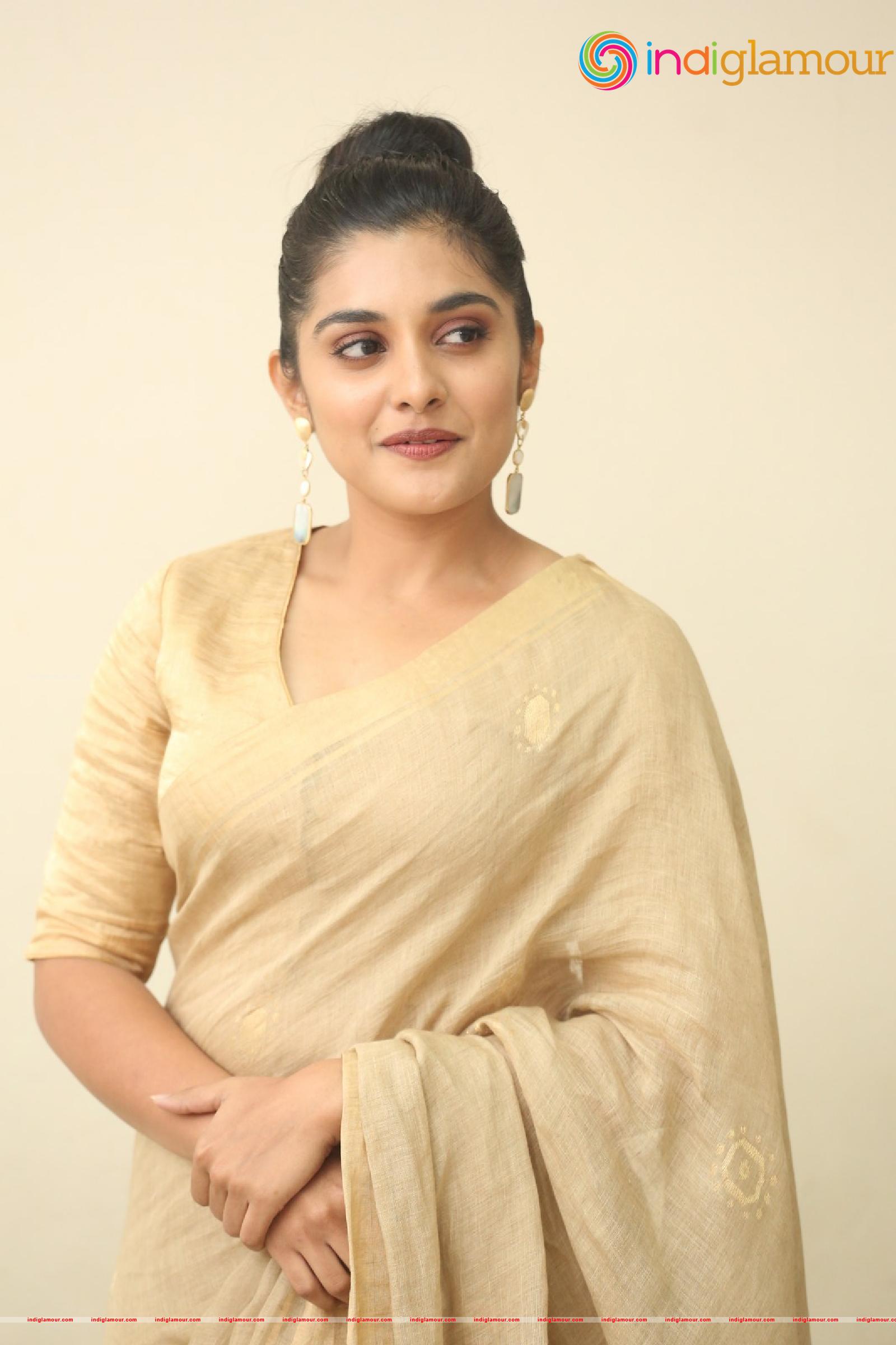 Nivetha Thomas Actress hd photo