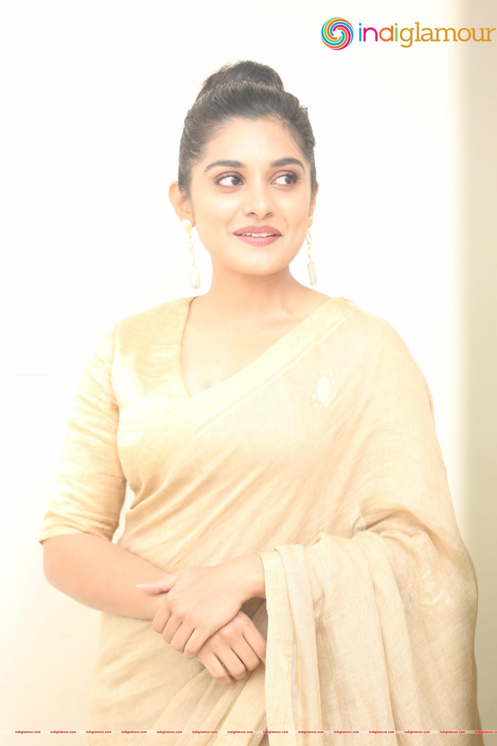 Nivetha Thomas Actress hd photo