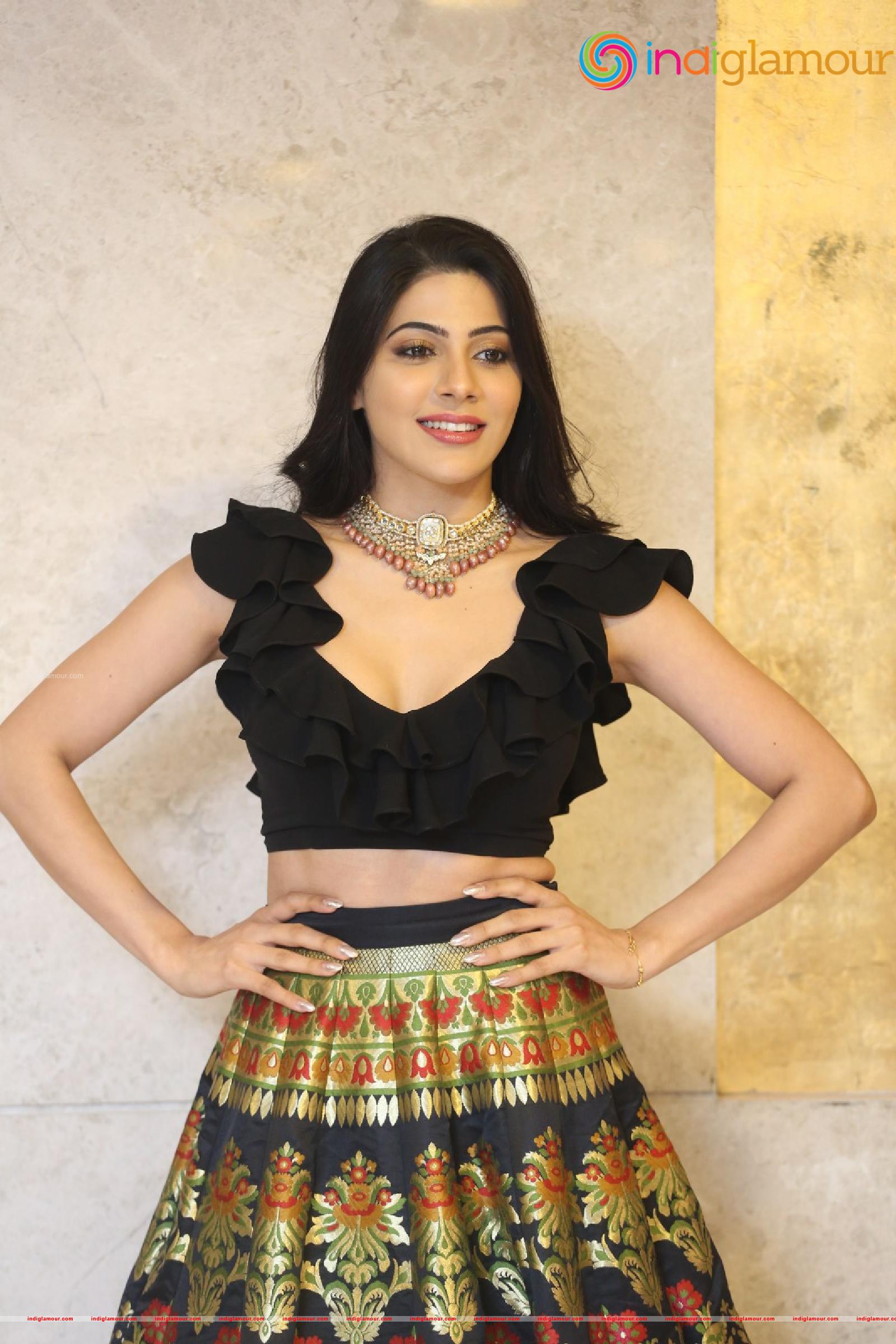 Nikki Tamboli Actress hd photo