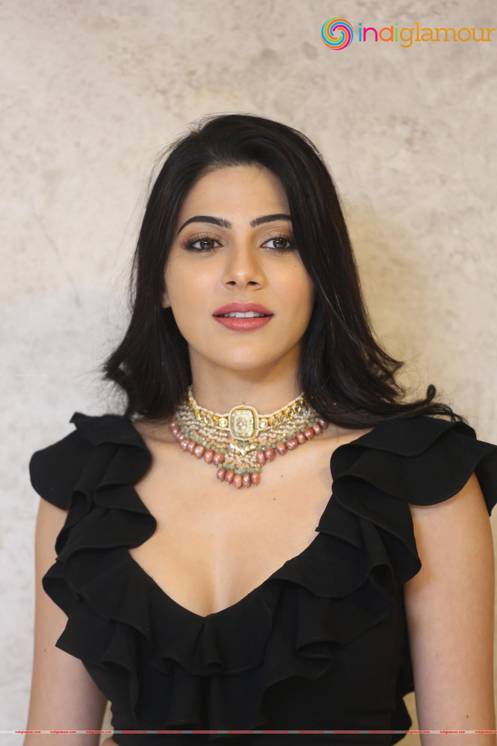 Nikki Tamboli Actress hd photo