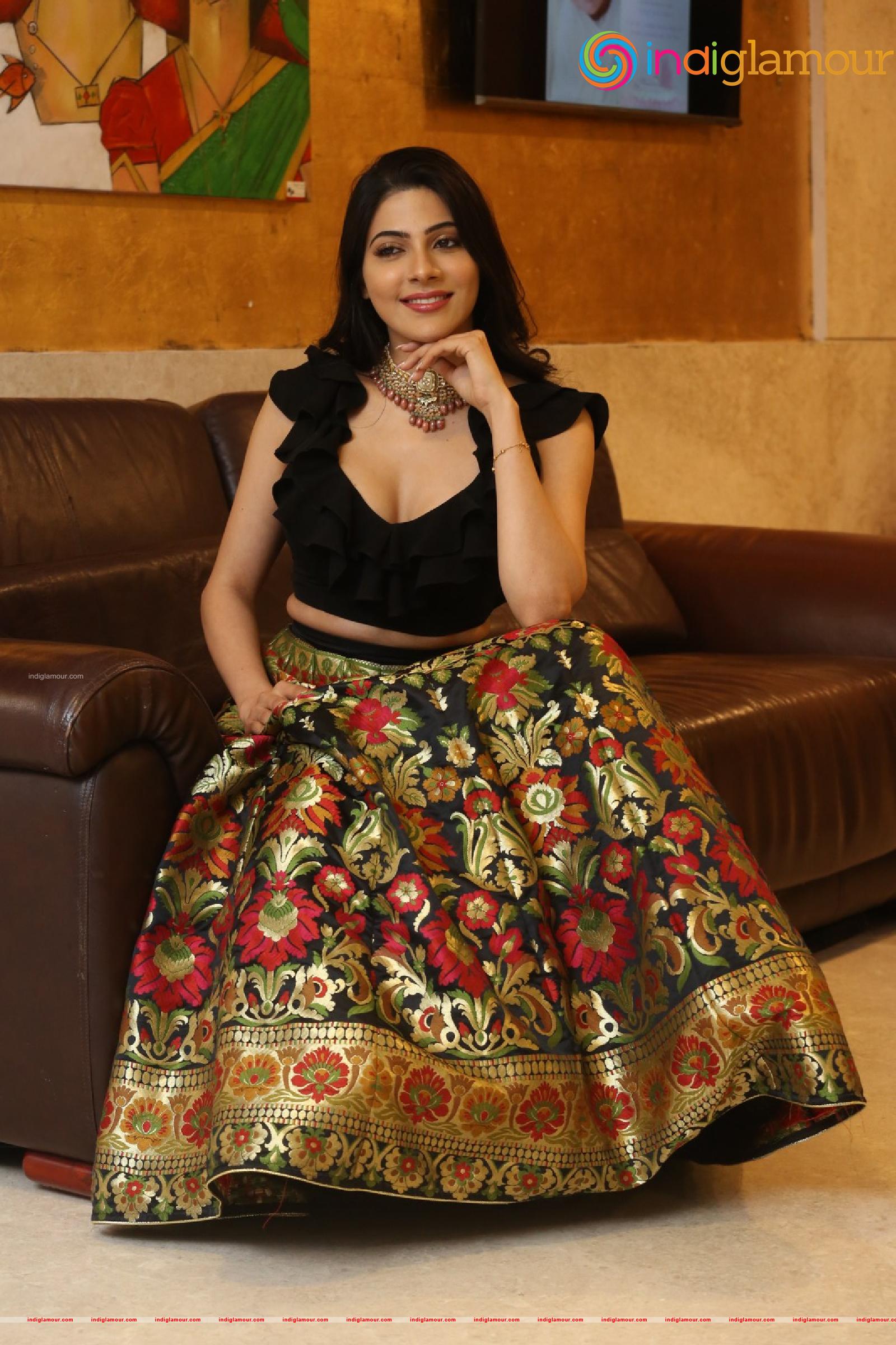 Nikki Tamboli Actress hd photo