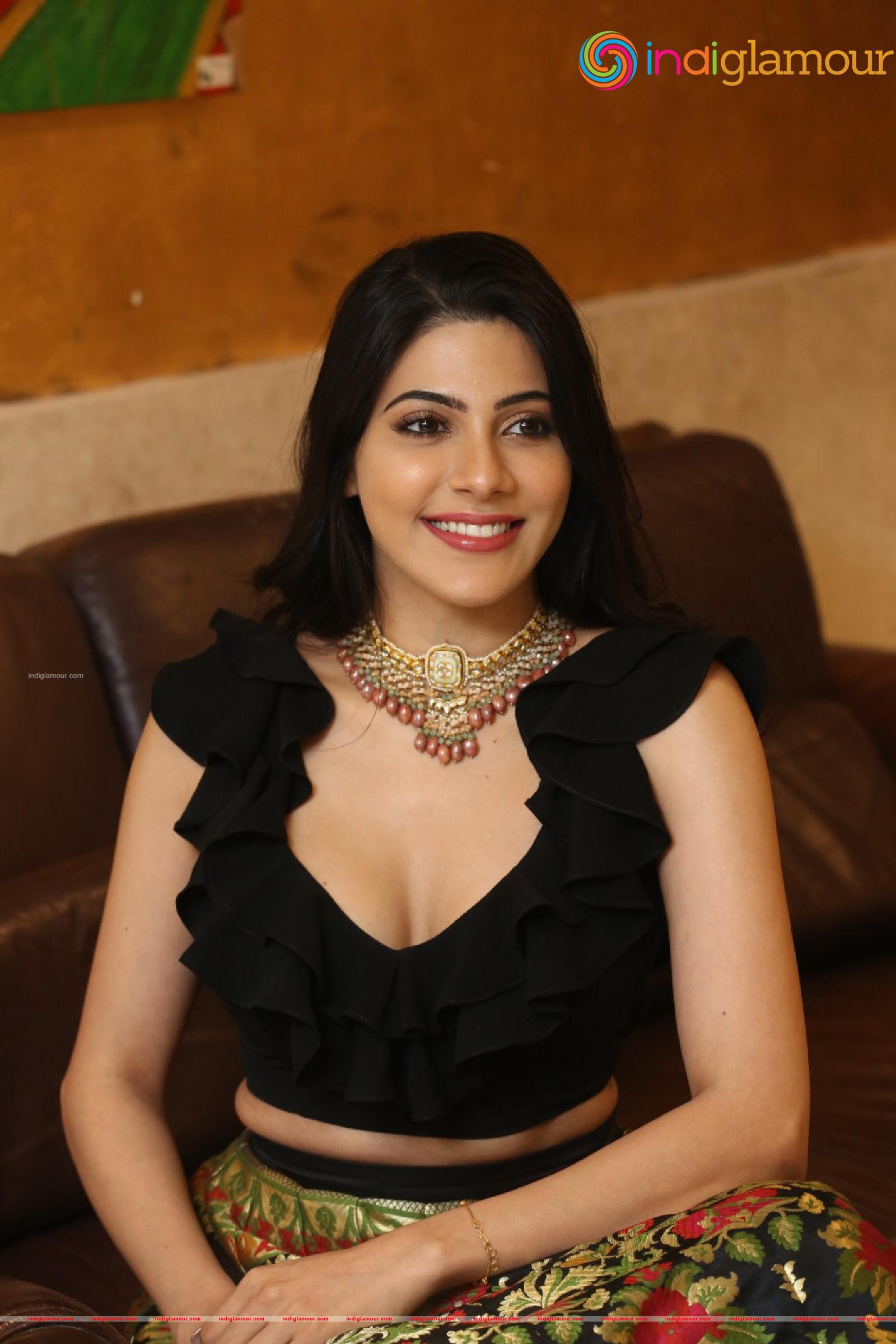 Nikki Tamboli Actress hd photo