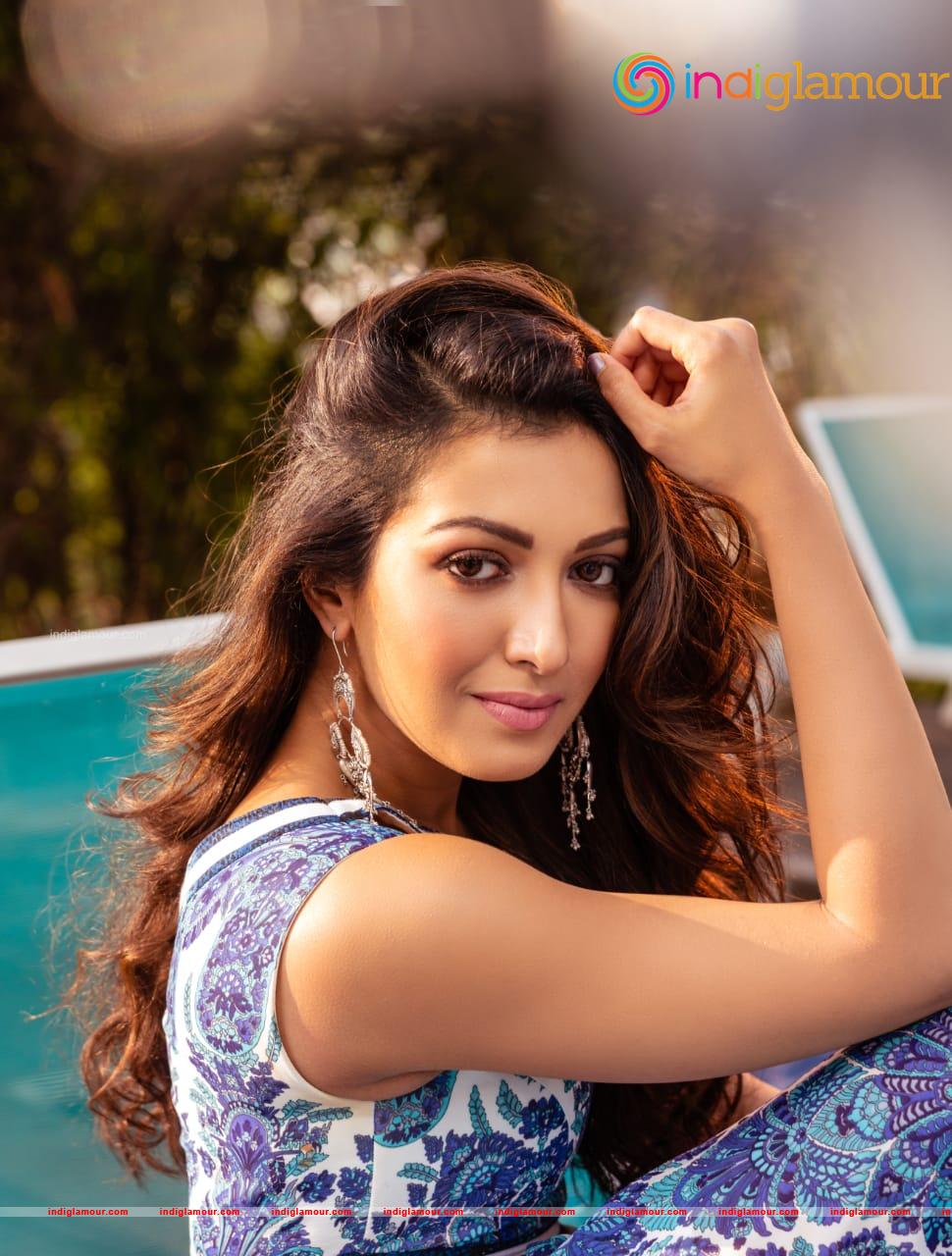Catherine Tresa Actress hd photo