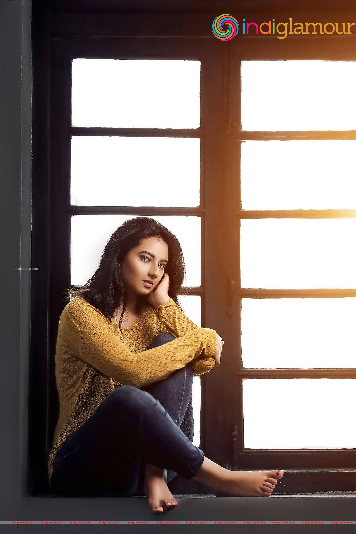 Isha Chawla Actress hd photo