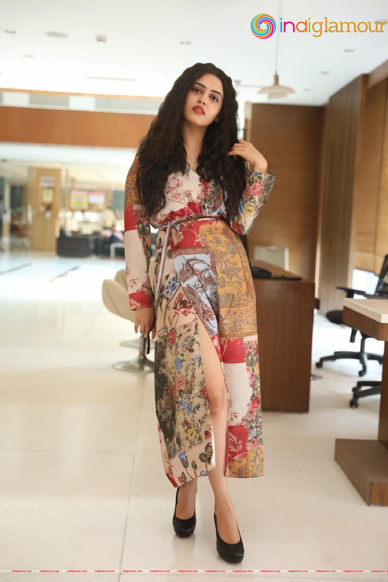 Lovely Singh Actress hd photo