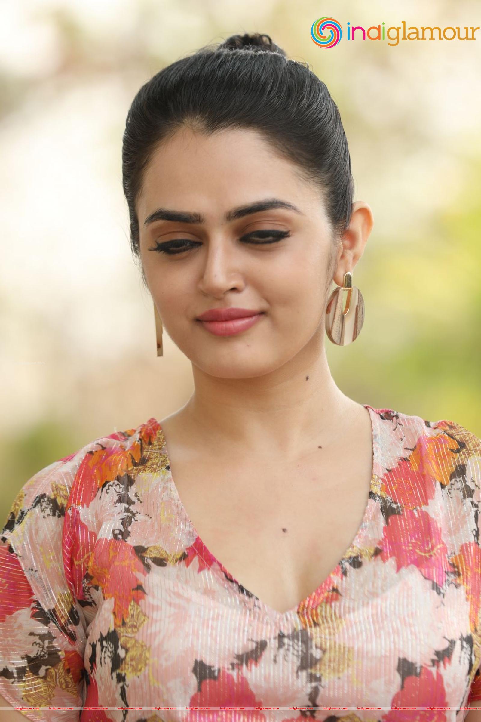Lovely Singh Actress hd photo