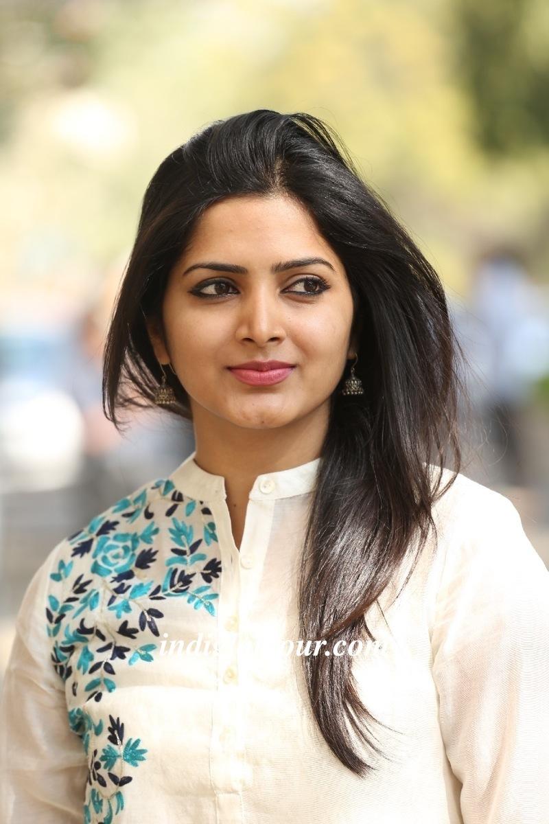 Pavani Gangireddy Actress hd photo