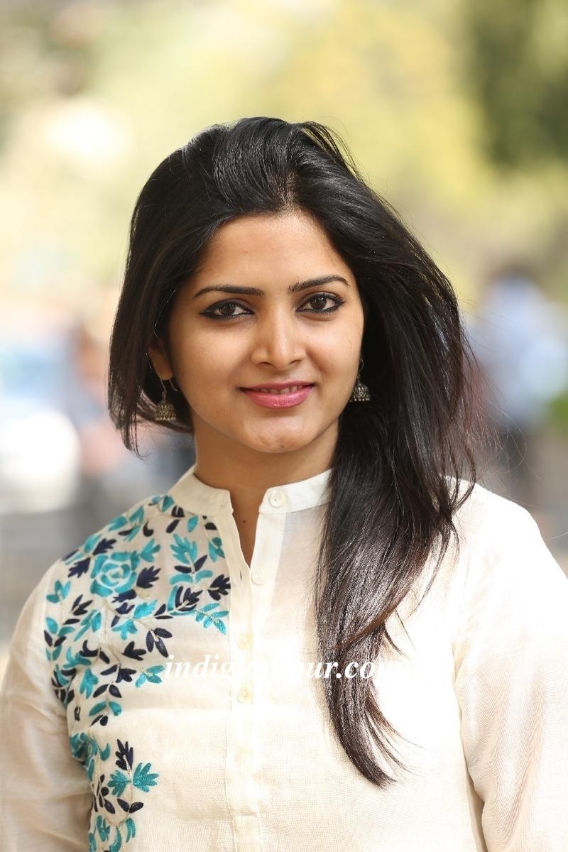 Pavani Gangireddy Actress hd photo
