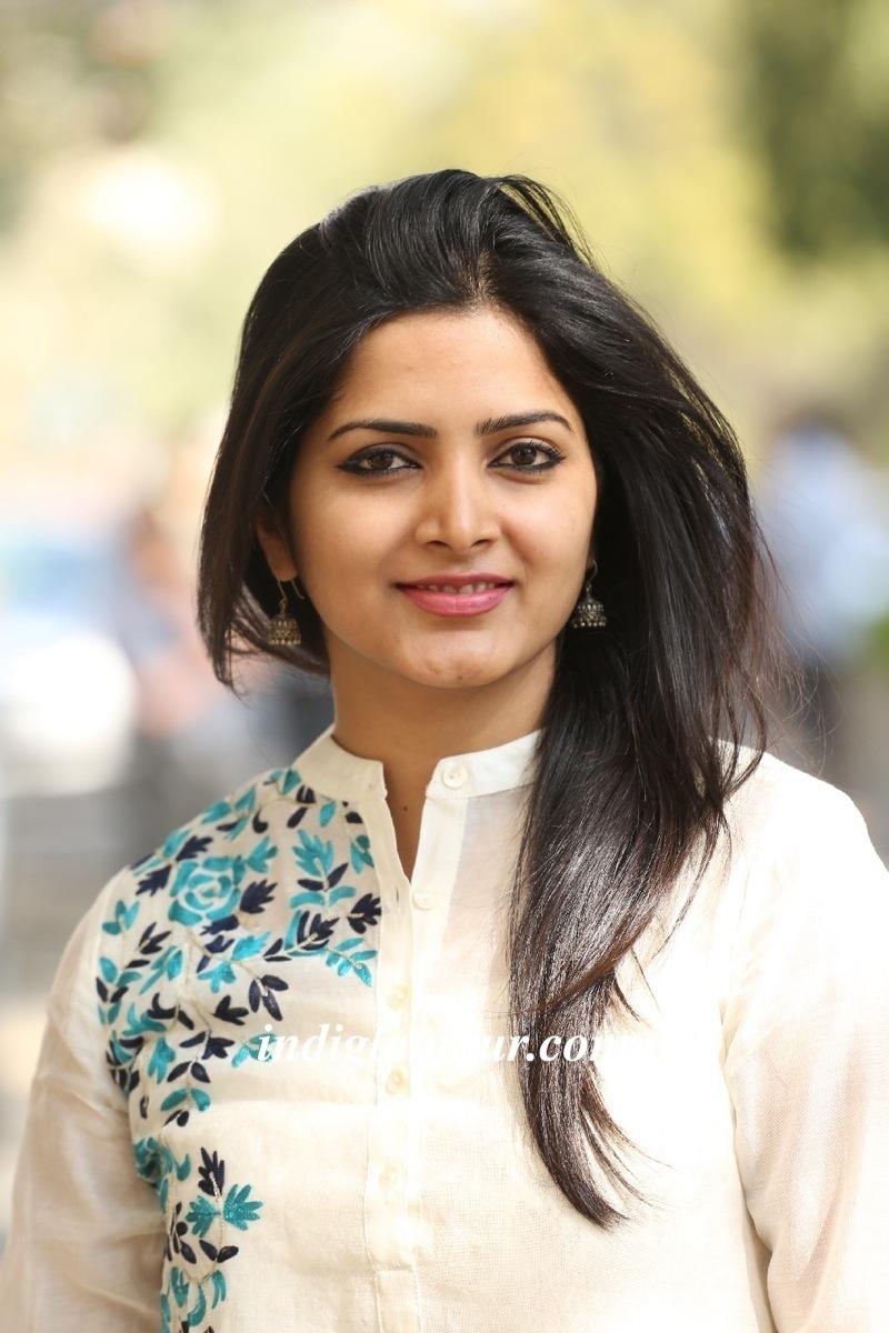 Pavani Gangireddy Actress hd photo