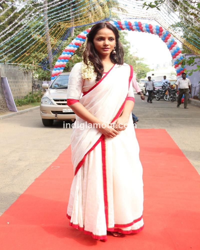 Neetu Chandra Actress hd photo
