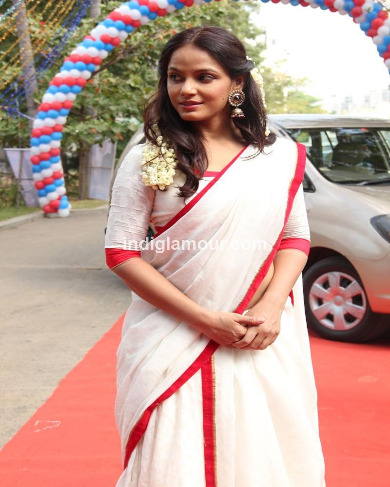 Neetu Chandra Actress hd photo