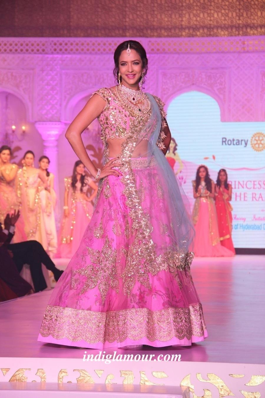 Lakshmi Manchu Actress hd photo
