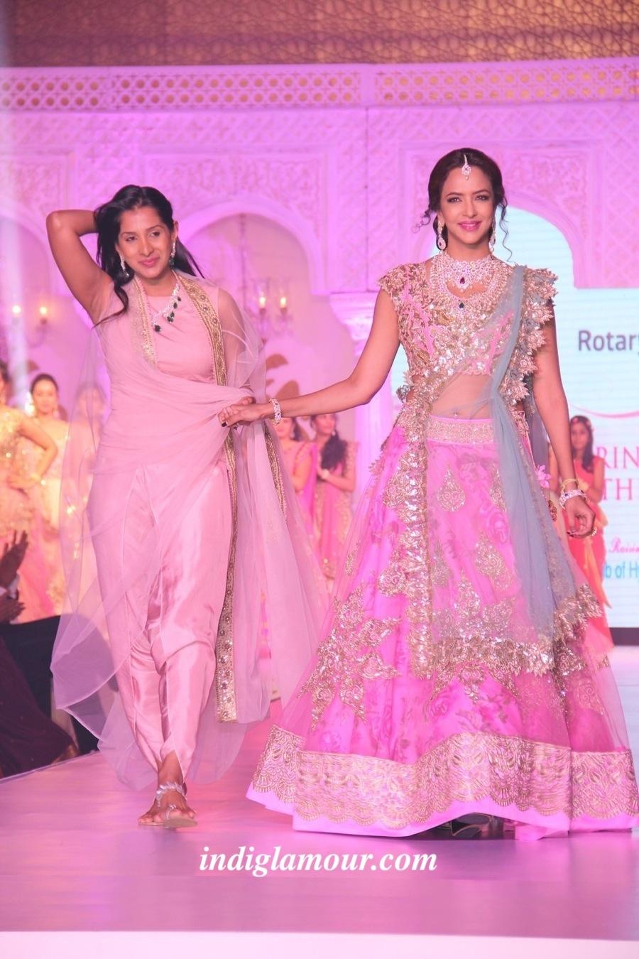 Lakshmi Manchu Actress hd photo