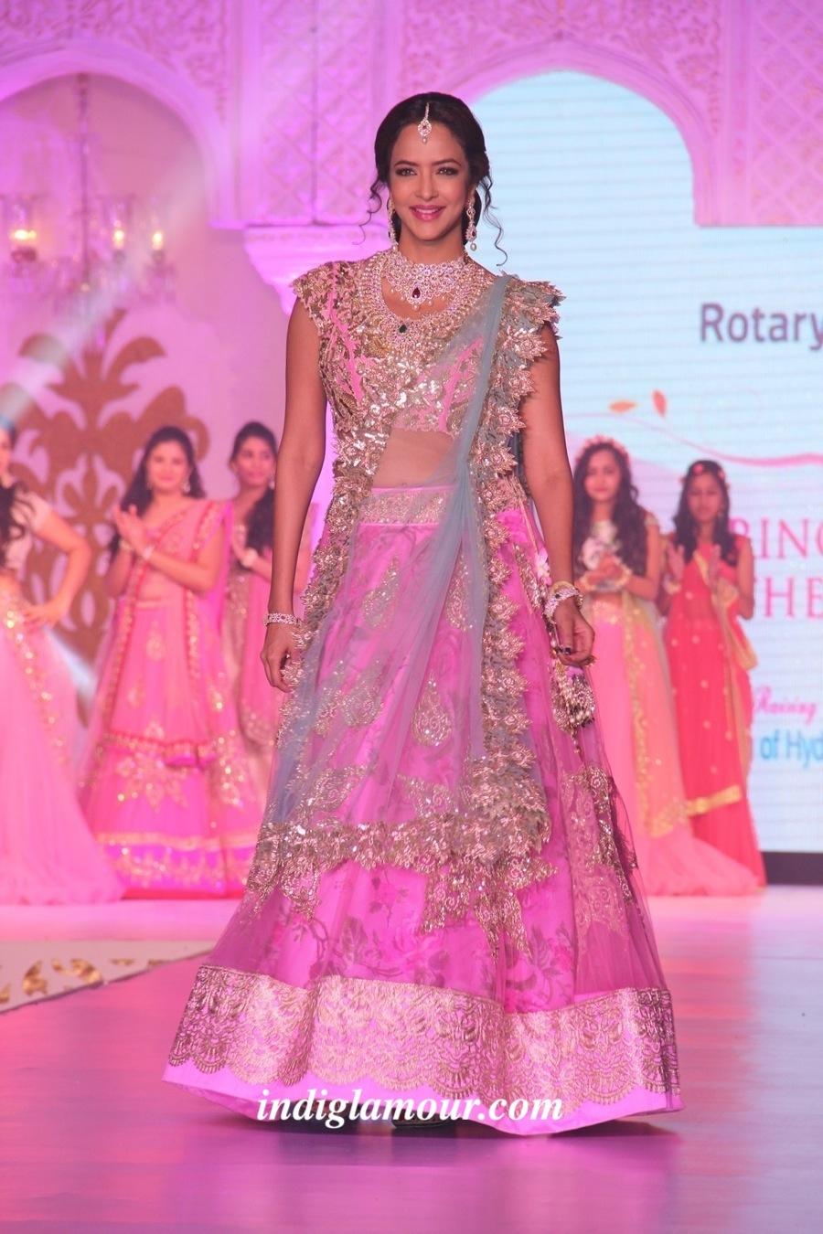 Lakshmi Manchu Actress hd photo