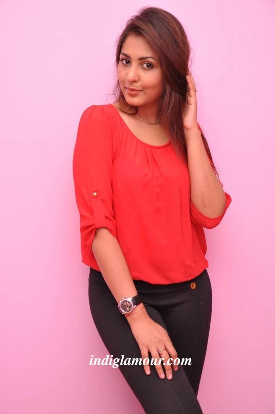 Madhu Shalini Actress hd photo