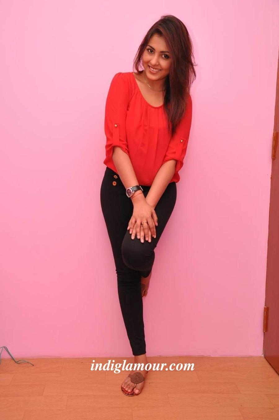 Madhu Shalini Actress hd photo