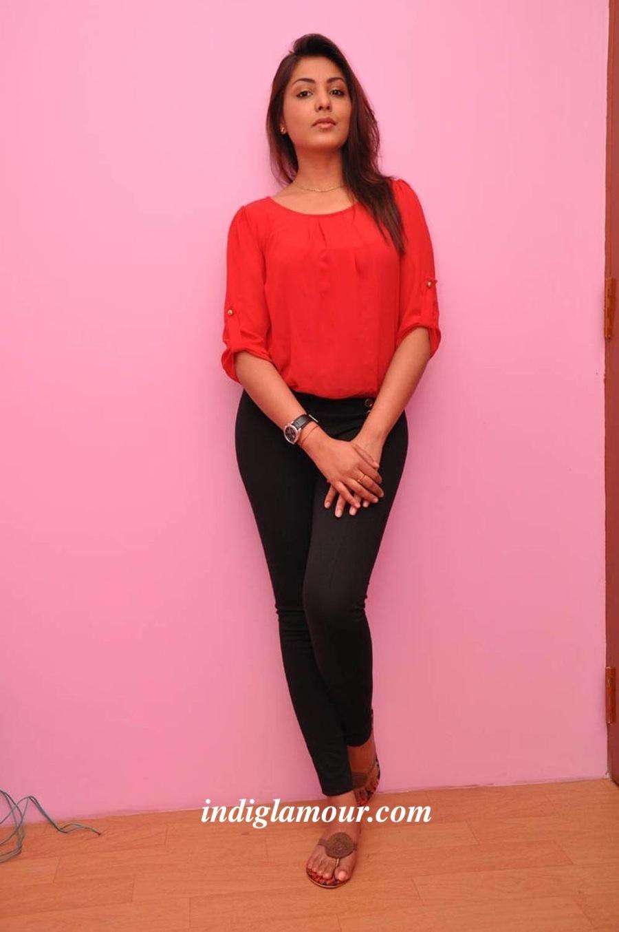 Madhu Shalini Actress hd photo