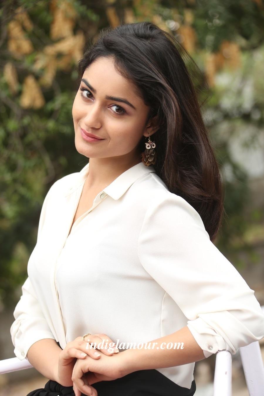 Tridha Choudhury Actress hd photo