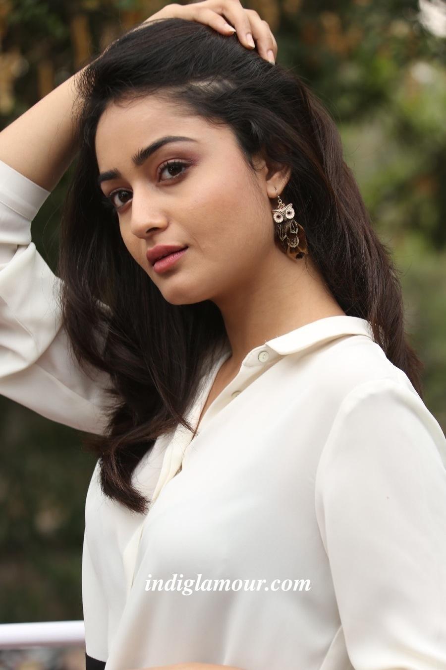Tridha Choudhury Actress hd photo