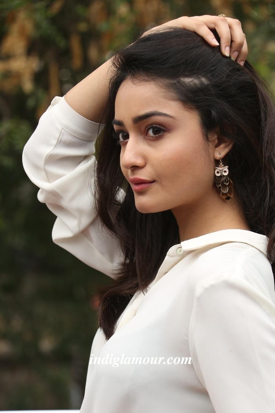 Tridha Choudhury Actress hd photo