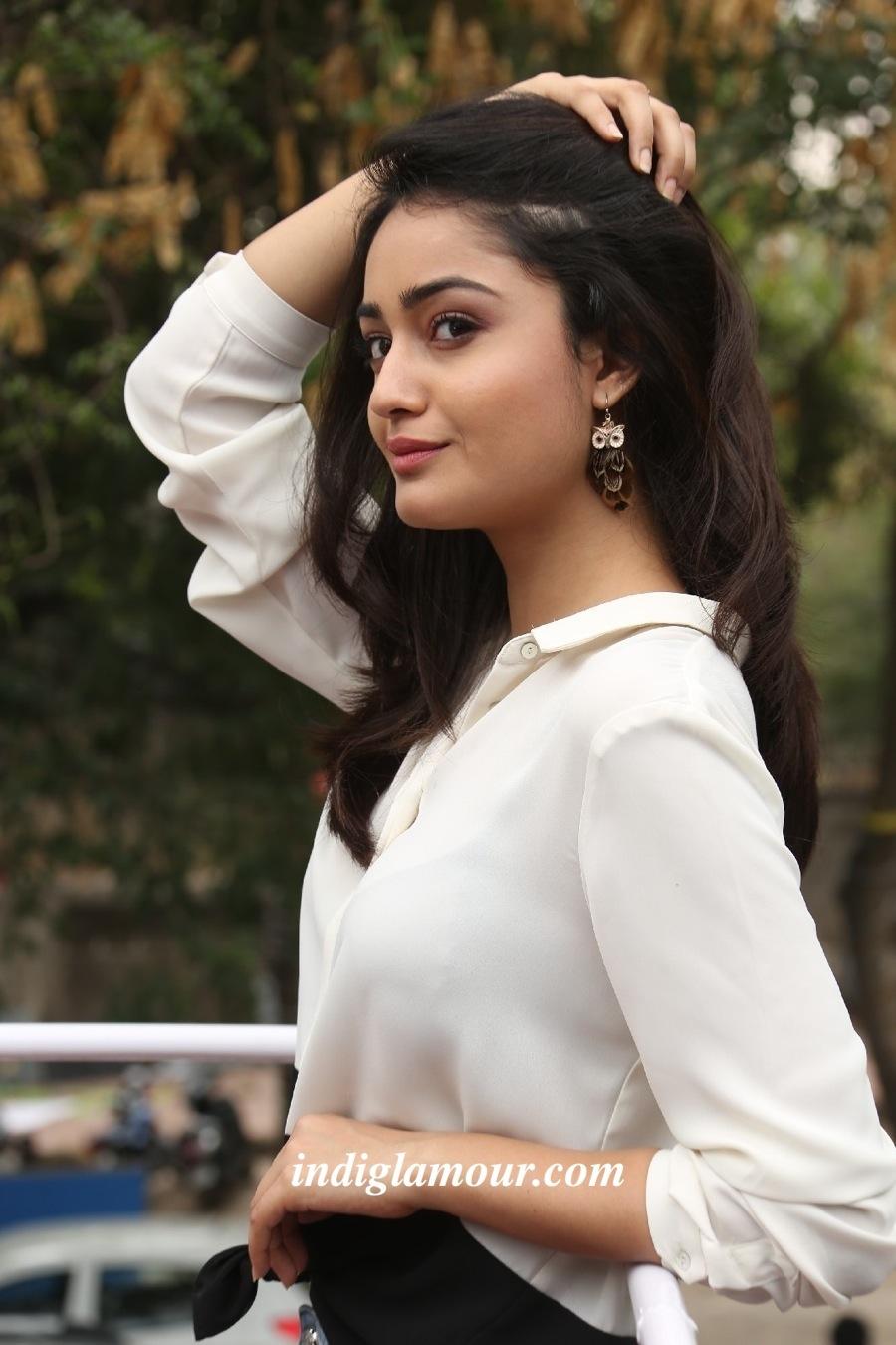 Tridha Choudhury Actress hd photo