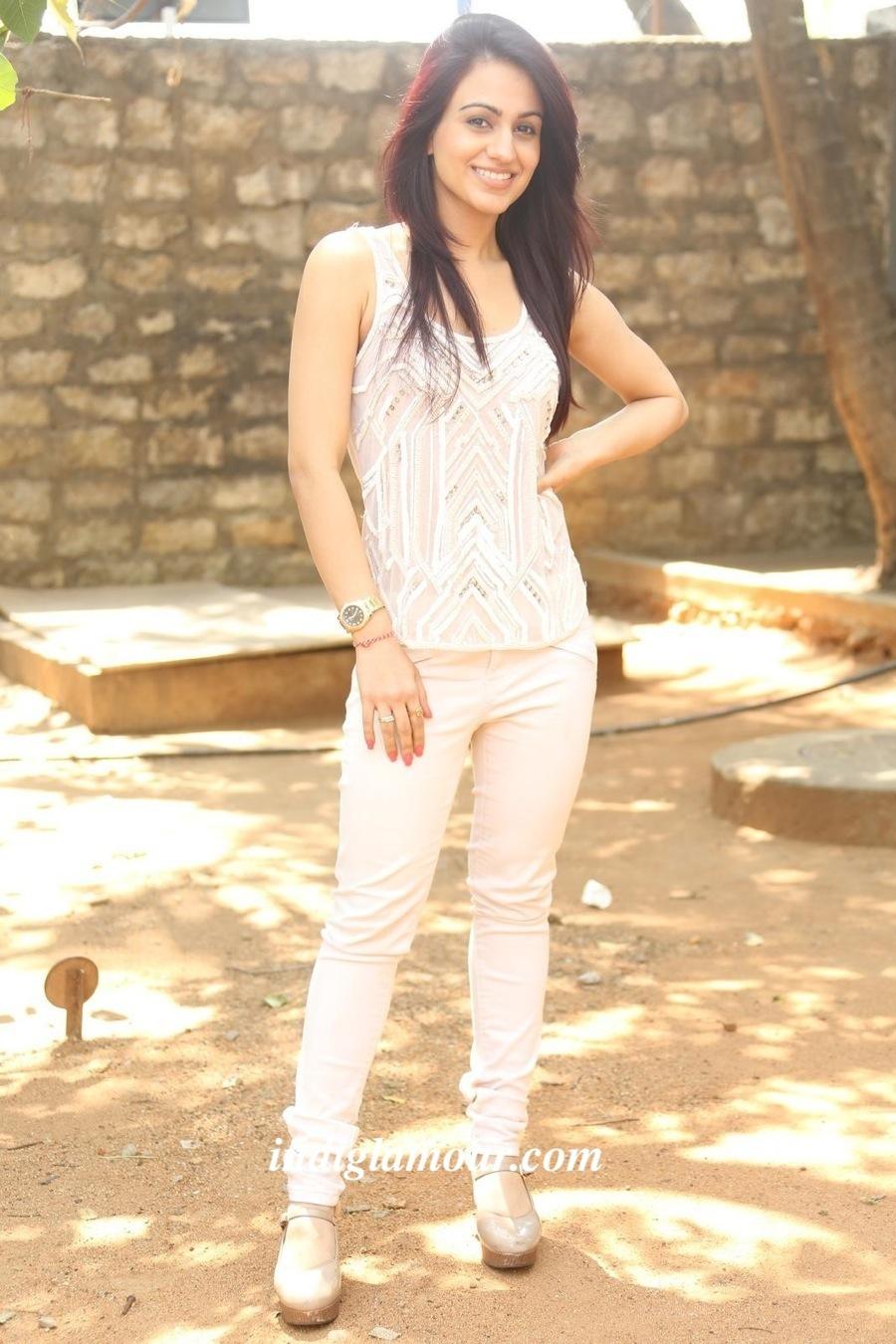 Aksha Pardasany Actress hd photo