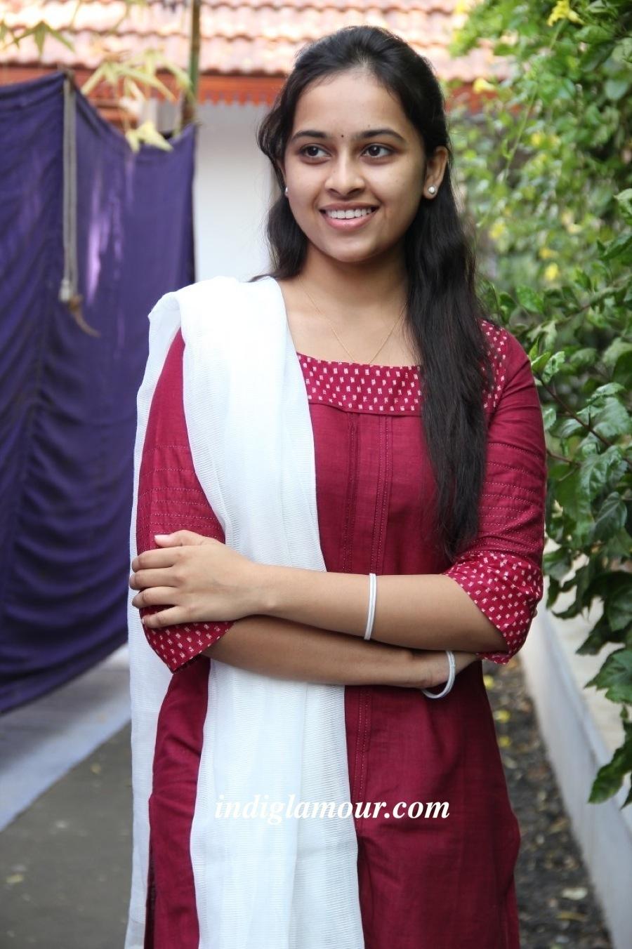 Sri Divya Actress hd photo