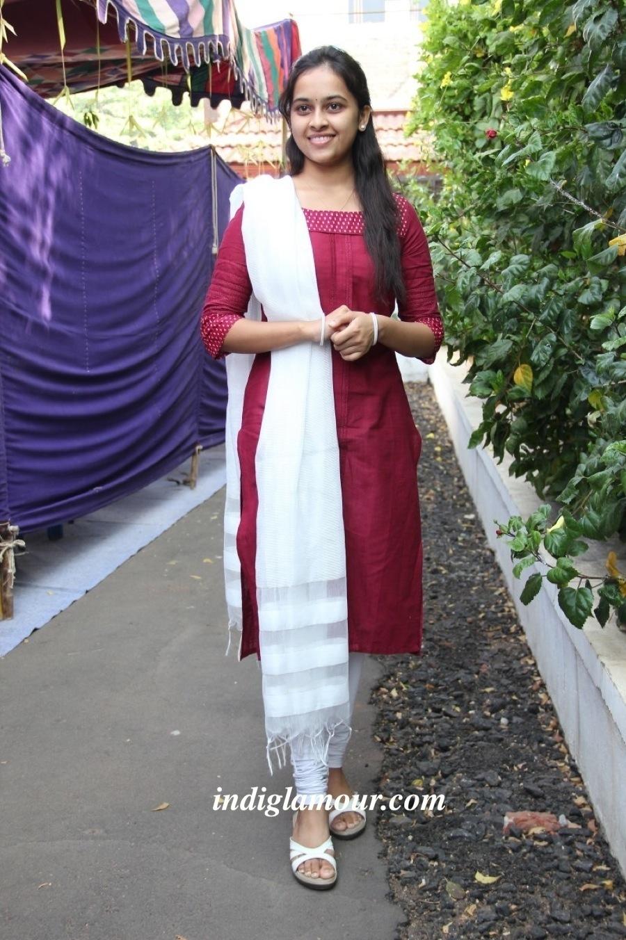 Sri Divya Actress hd photo