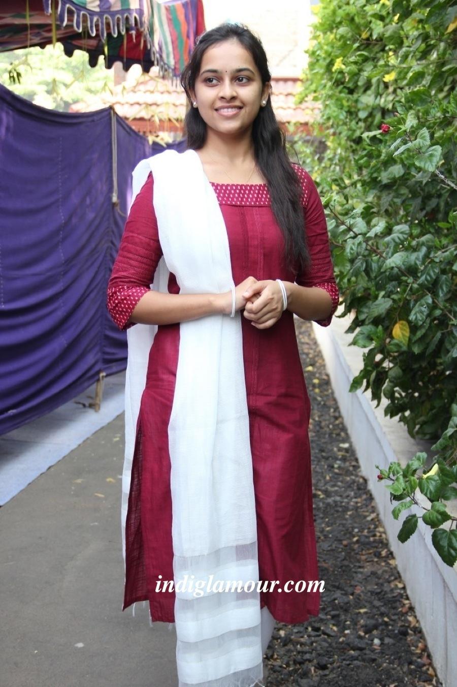 Sri Divya Actress hd photo