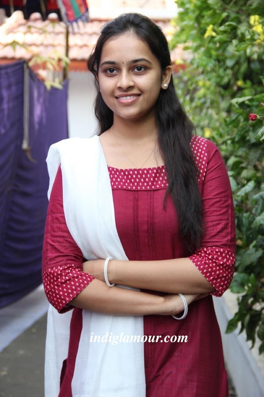 Sri Divya Actress hd photo