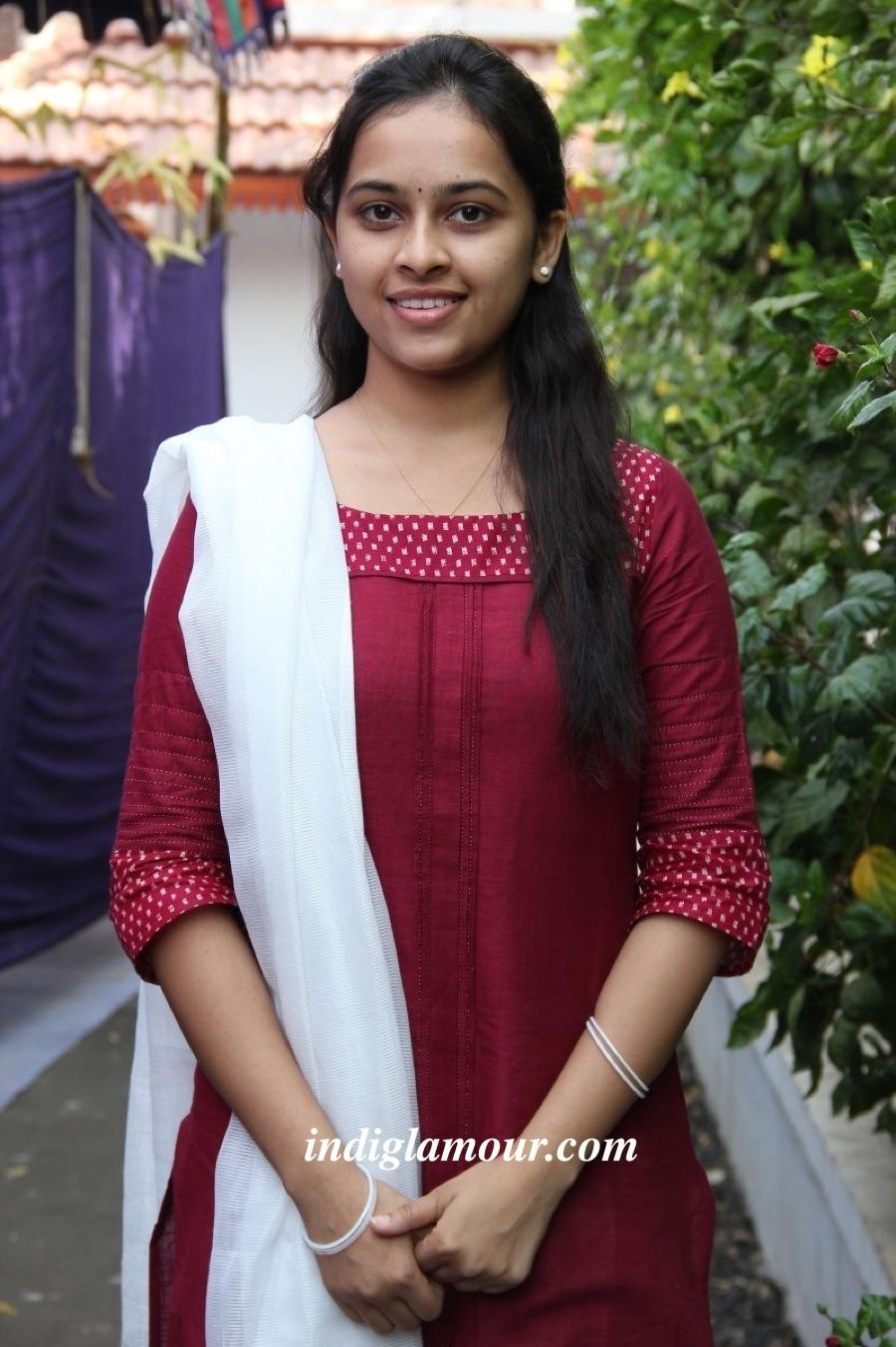 Sri Divya Actress hd photo