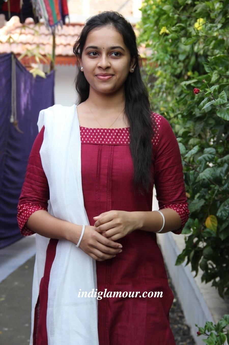 Sri Divya Actress hd photo